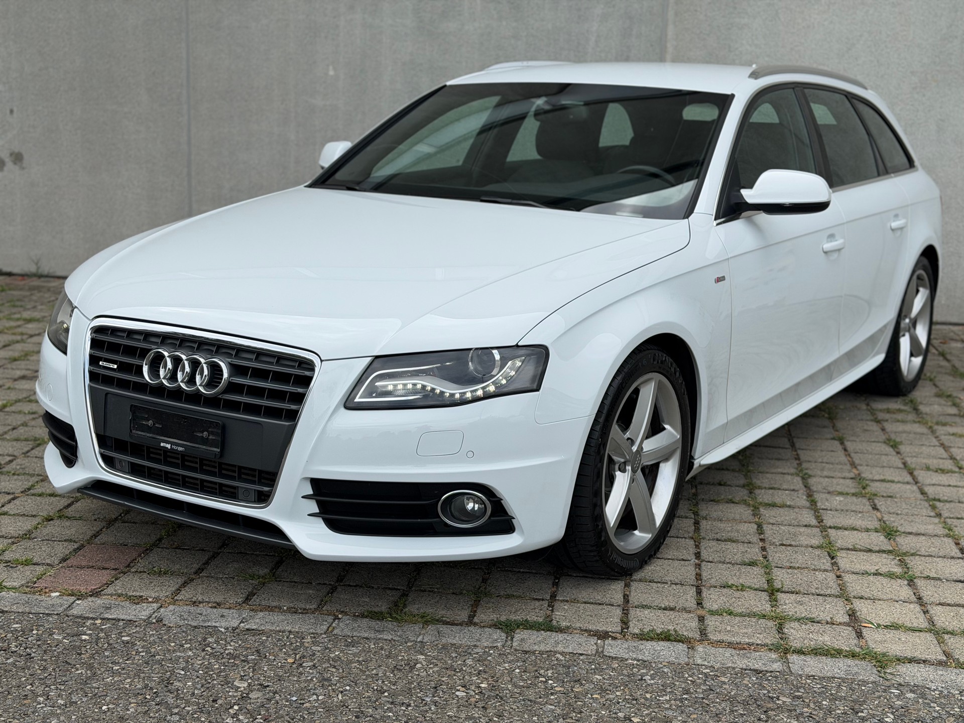 AUDI A4 Avant 2.0 TFSI quattro S-tronic-image-1