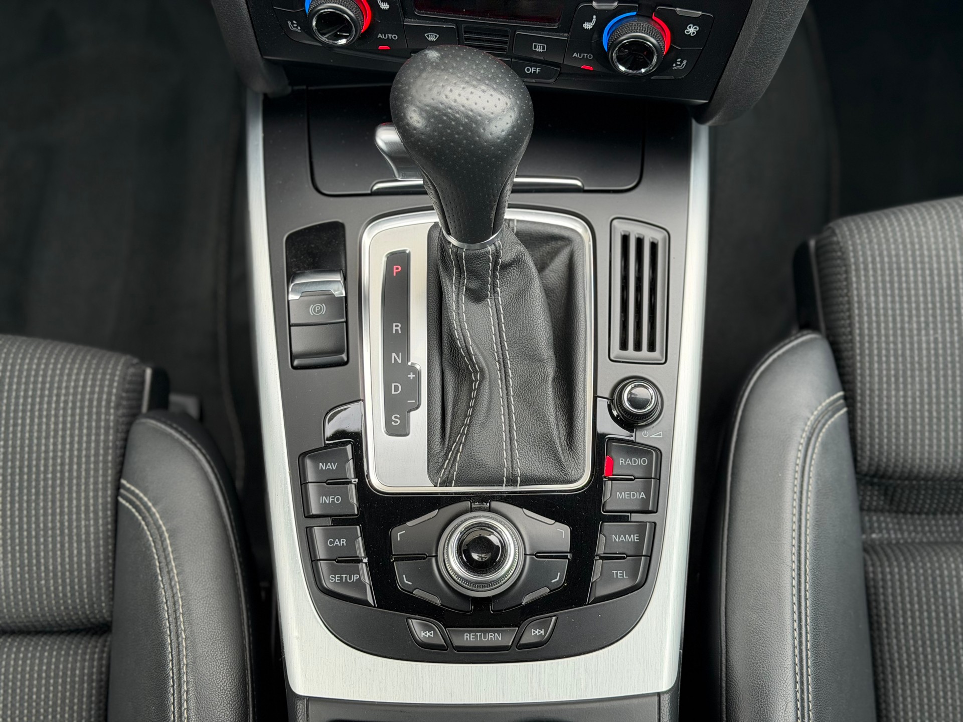 AUDI A4 Avant 2.0 TFSI quattro S-tronic-image-19