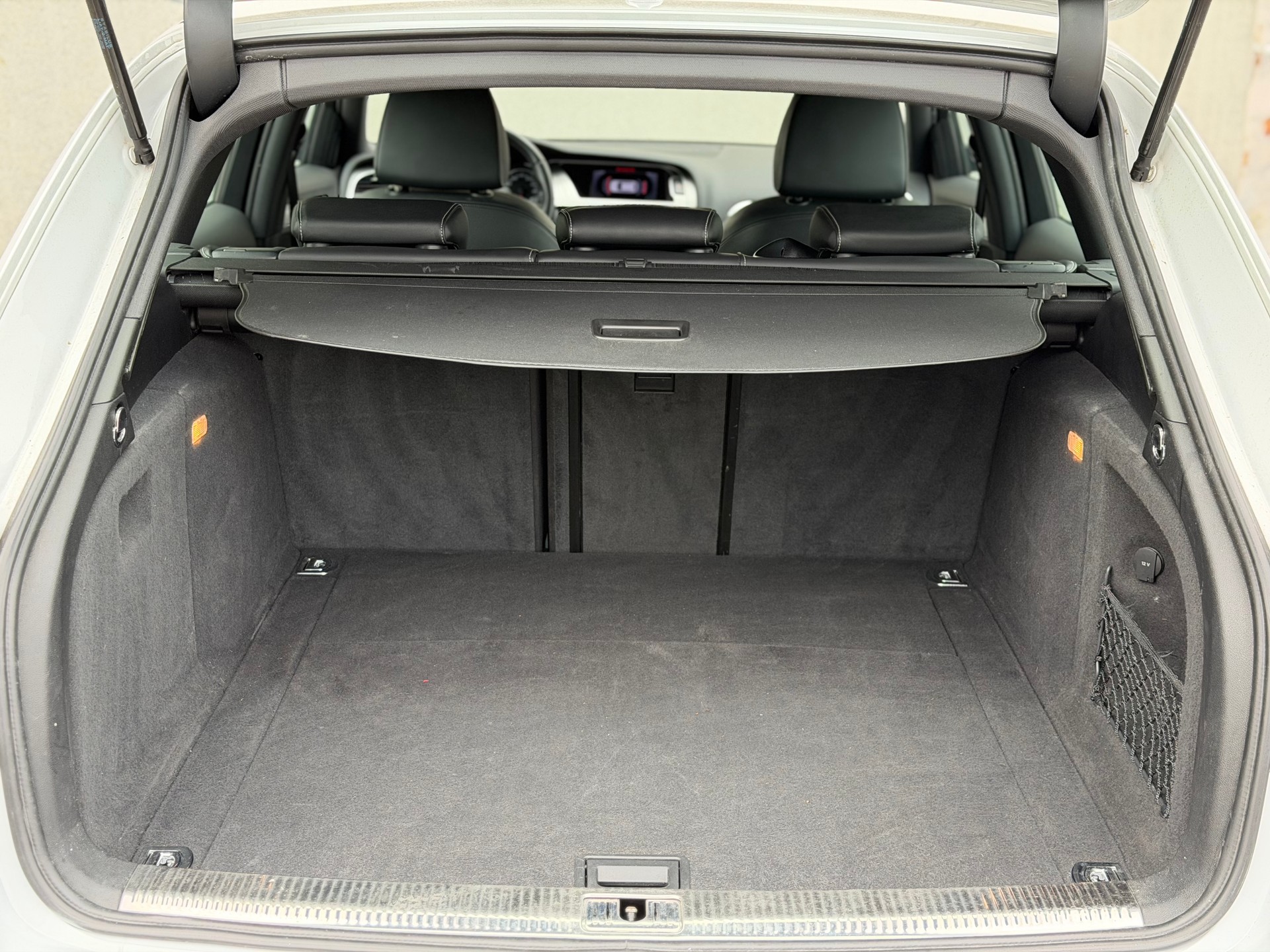 AUDI A4 Avant 2.0 TFSI quattro S-tronic-image-16