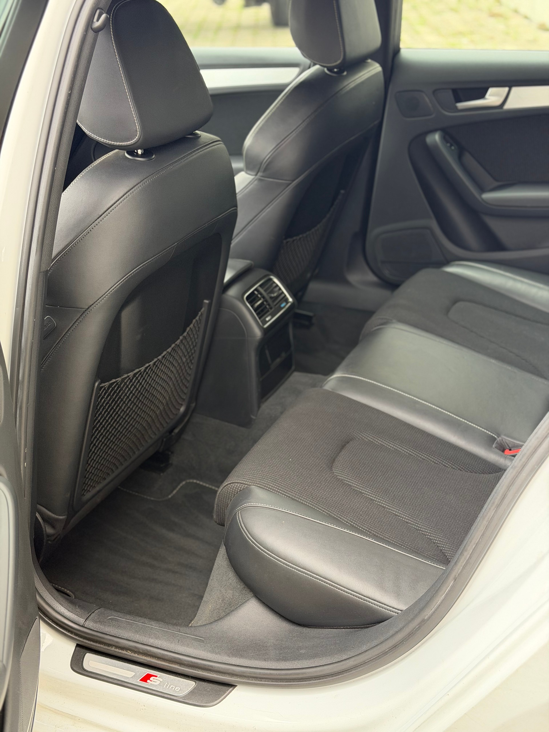 AUDI A4 Avant 2.0 TFSI quattro S-tronic-image-12