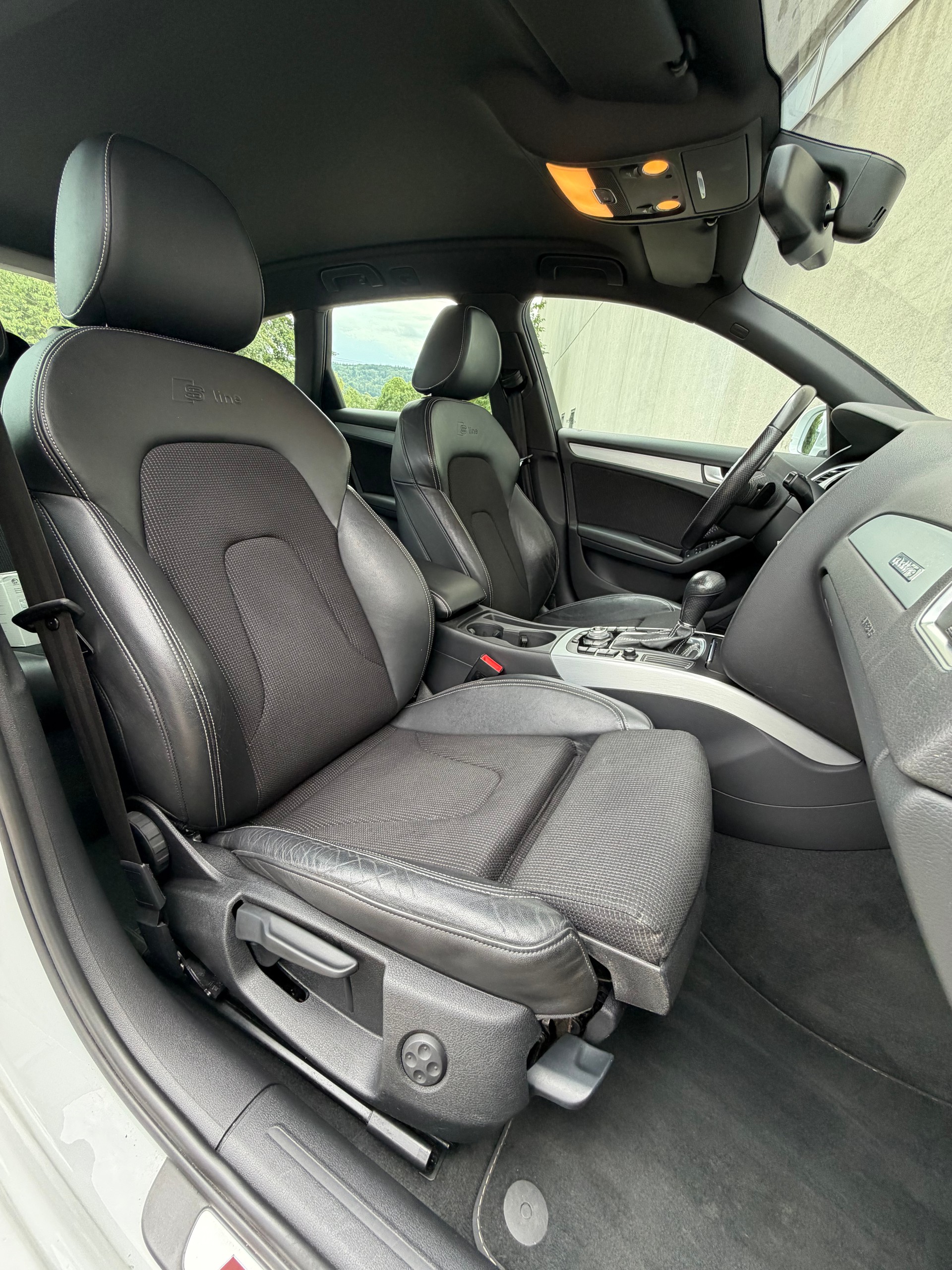 AUDI A4 Avant 2.0 TFSI quattro S-tronic-image-15