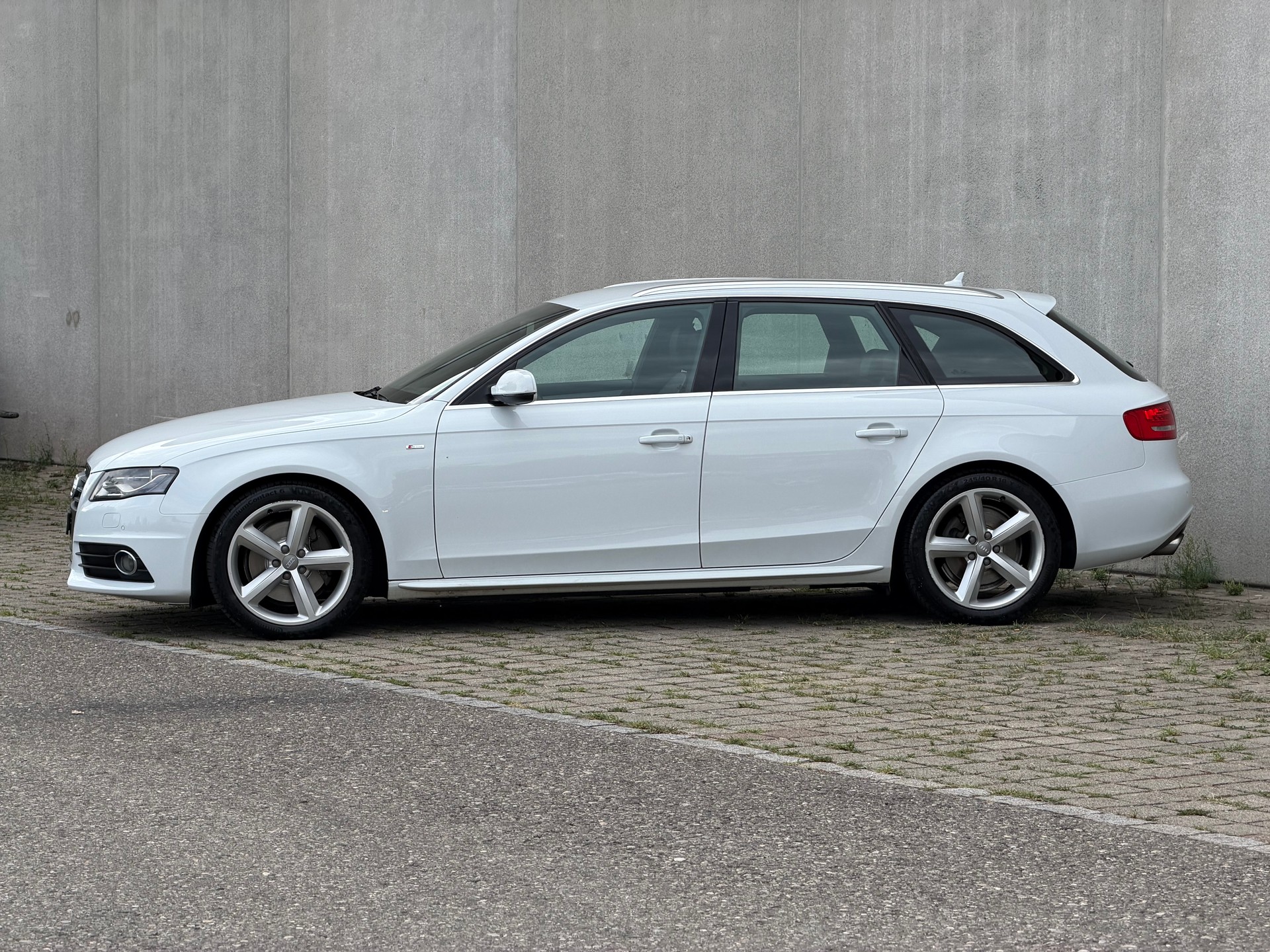 AUDI A4 Avant 2.0 TFSI quattro S-tronic-image-3