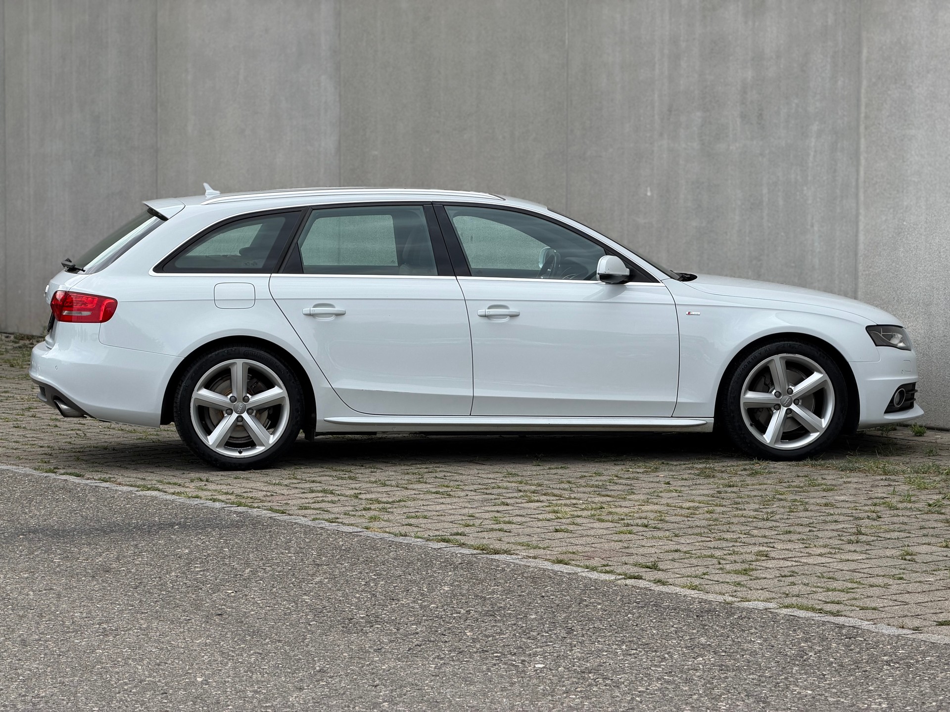 AUDI A4 Avant 2.0 TFSI quattro S-tronic-image-4