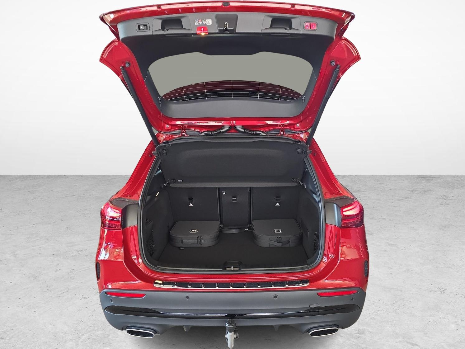 MERCEDES-BENZ GLA 250 e EQ Star AMG Line-image-11