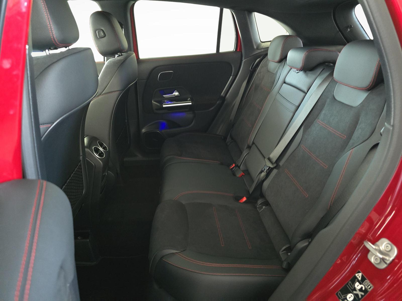 MERCEDES-BENZ GLA 250 e EQ Star AMG Line-image-10