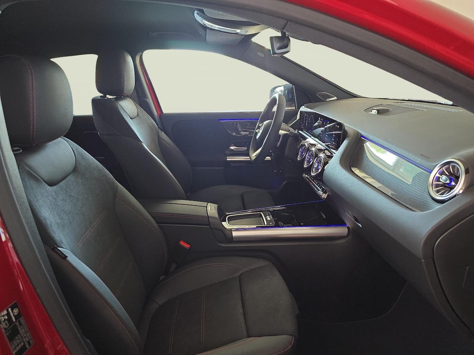 MERCEDES-BENZ GLA 250 e EQ Star AMG Line-image-9