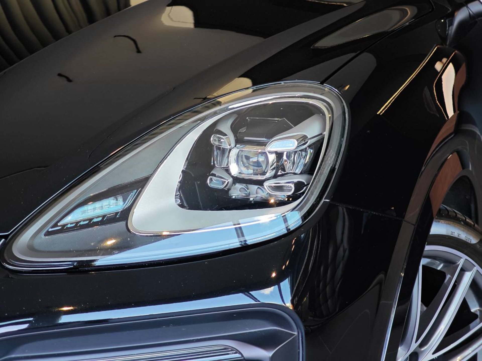 PORSCHE Cayenne E-Hybrid Coupé Platinum Edition-showroom-element-2