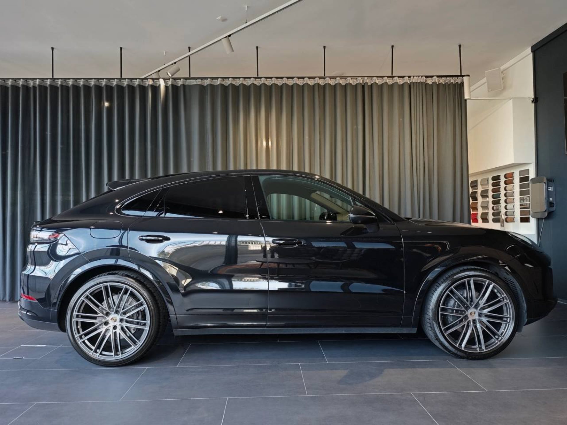 PORSCHE Cayenne E-Hybrid Coupé Platinum Edition-image-10