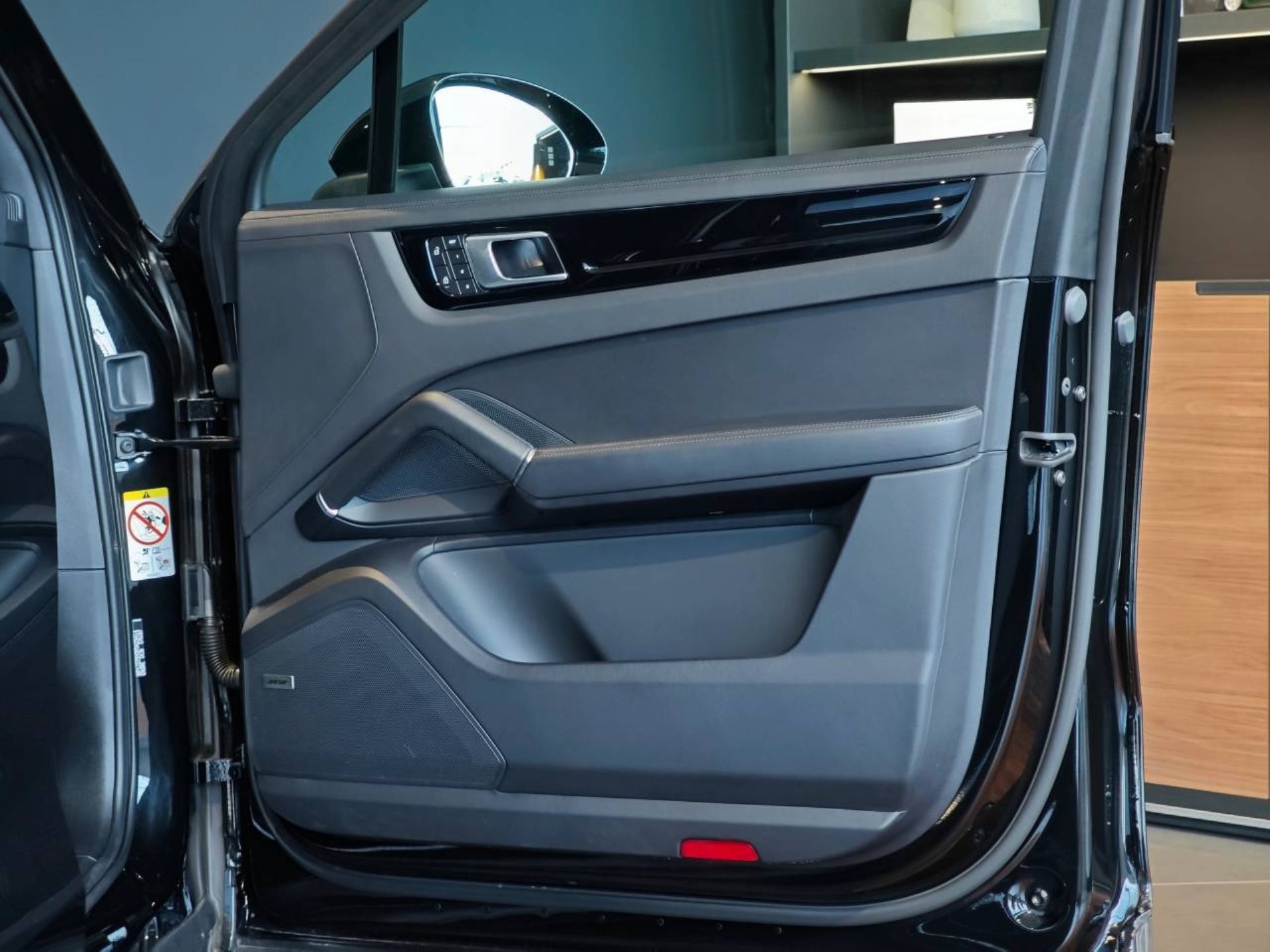 PORSCHE Cayenne E-Hybrid Coupé Platinum Edition-image-17