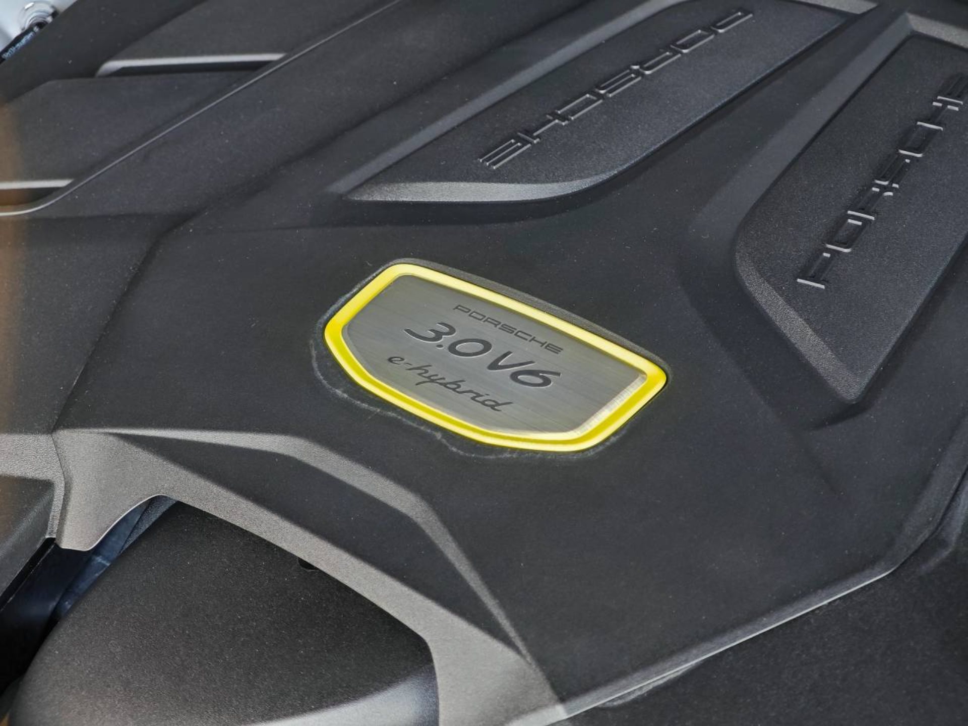 PORSCHE Cayenne E-Hybrid Coupé Platinum Edition-image-26