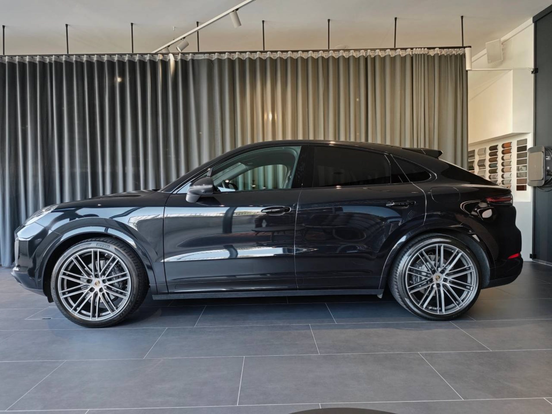 PORSCHE Cayenne E-Hybrid Coupé Platinum Edition-image-5