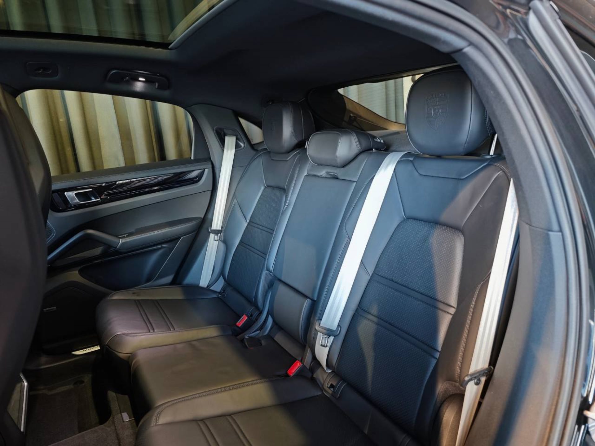PORSCHE Cayenne E-Hybrid Coupé Platinum Edition-image-19