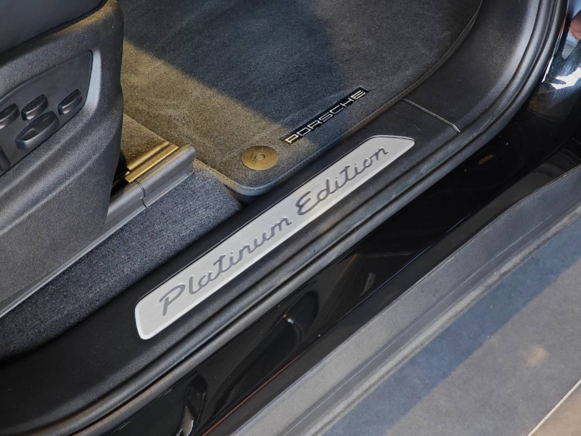 PORSCHE Cayenne E-Hybrid Coupé Platinum Edition-image-27