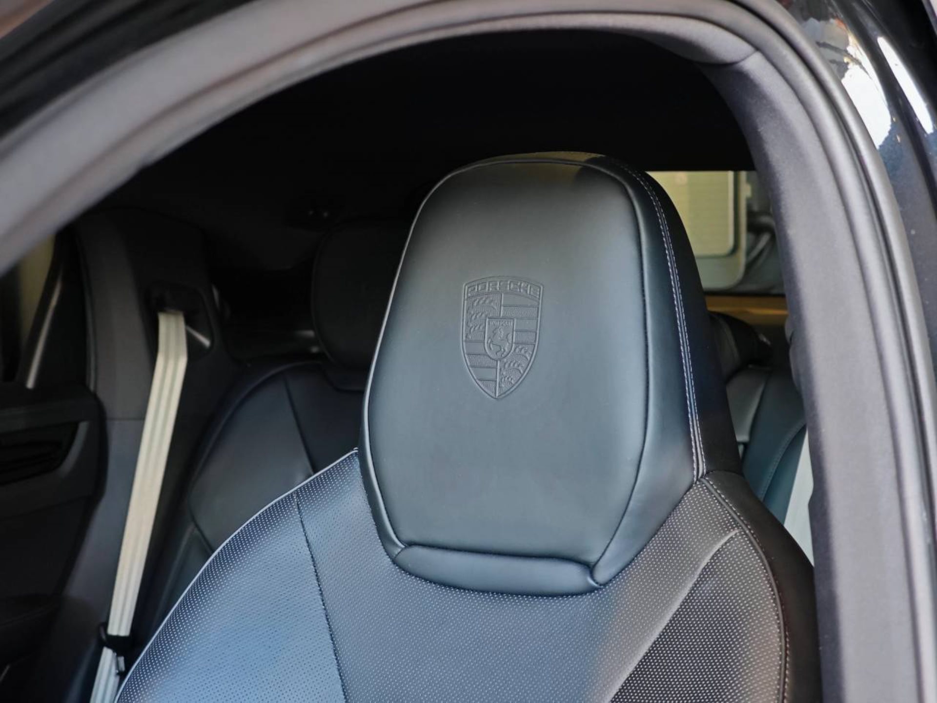 PORSCHE Cayenne E-Hybrid Coupé Platinum Edition-image-16