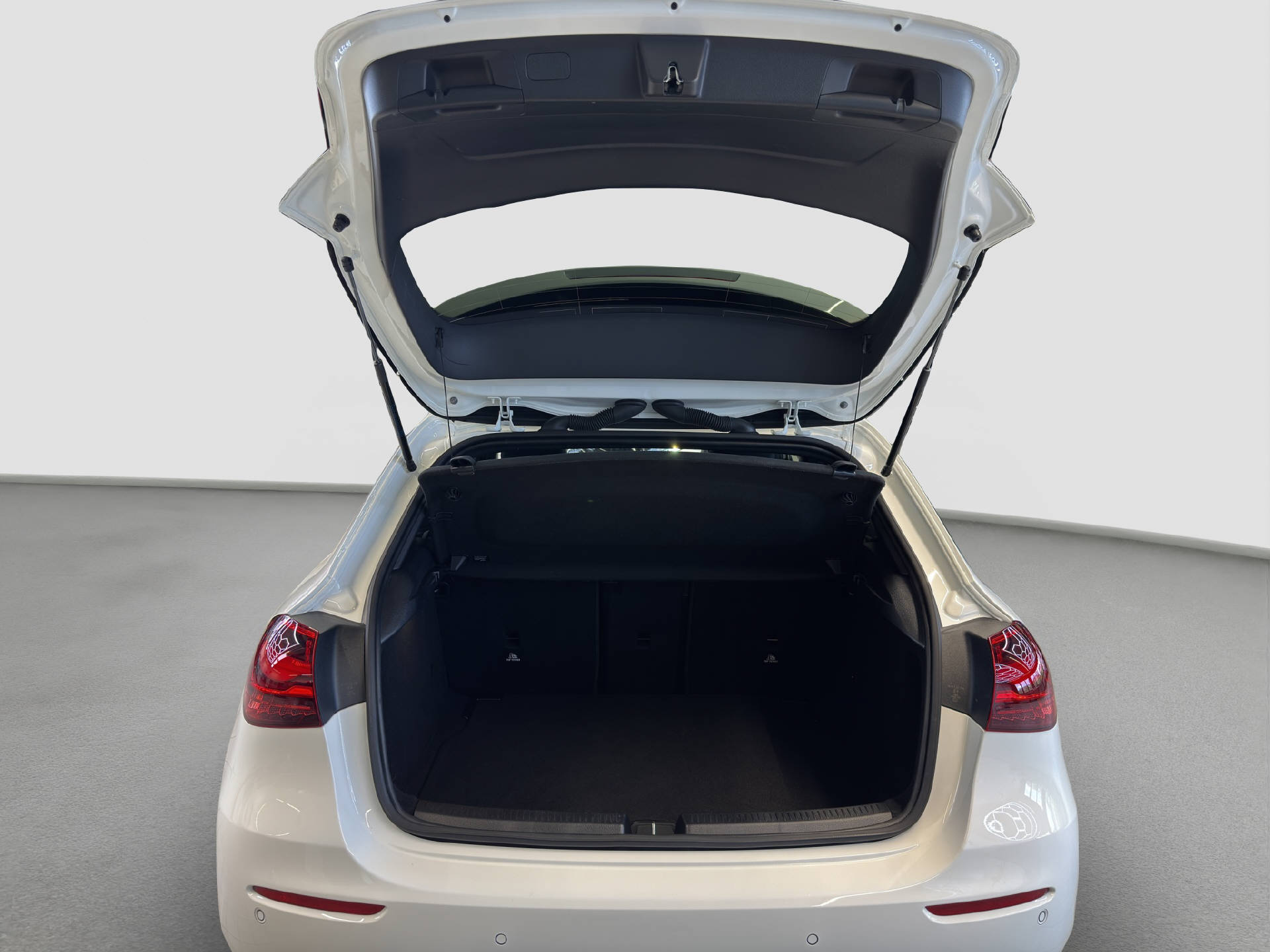 MERCEDES-BENZ A 180 Progressive-image-14