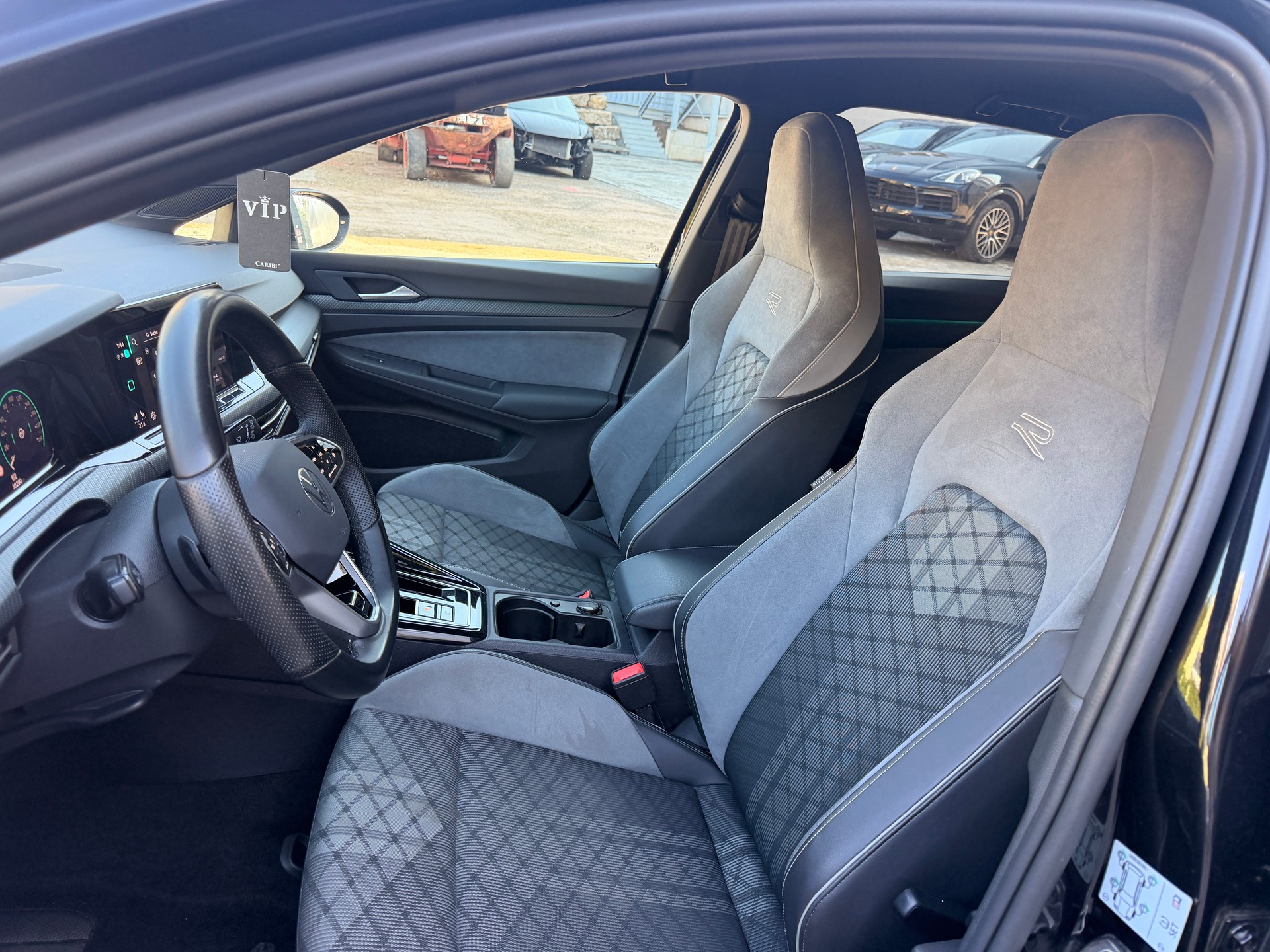 VW Golf 1.5 eTSI mHEV R-LINE-image-8