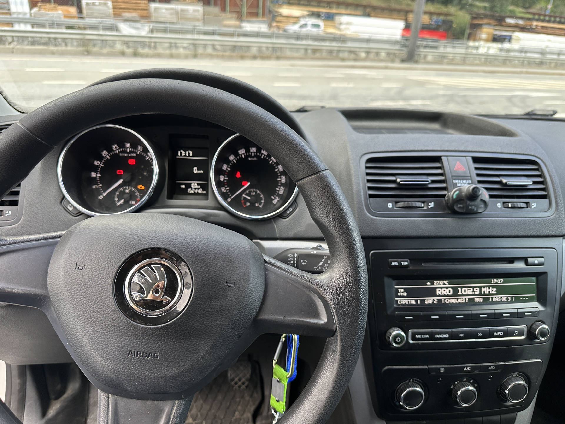 SKODA Yeti 2.0 TDI 110 Active 4x4-image-5