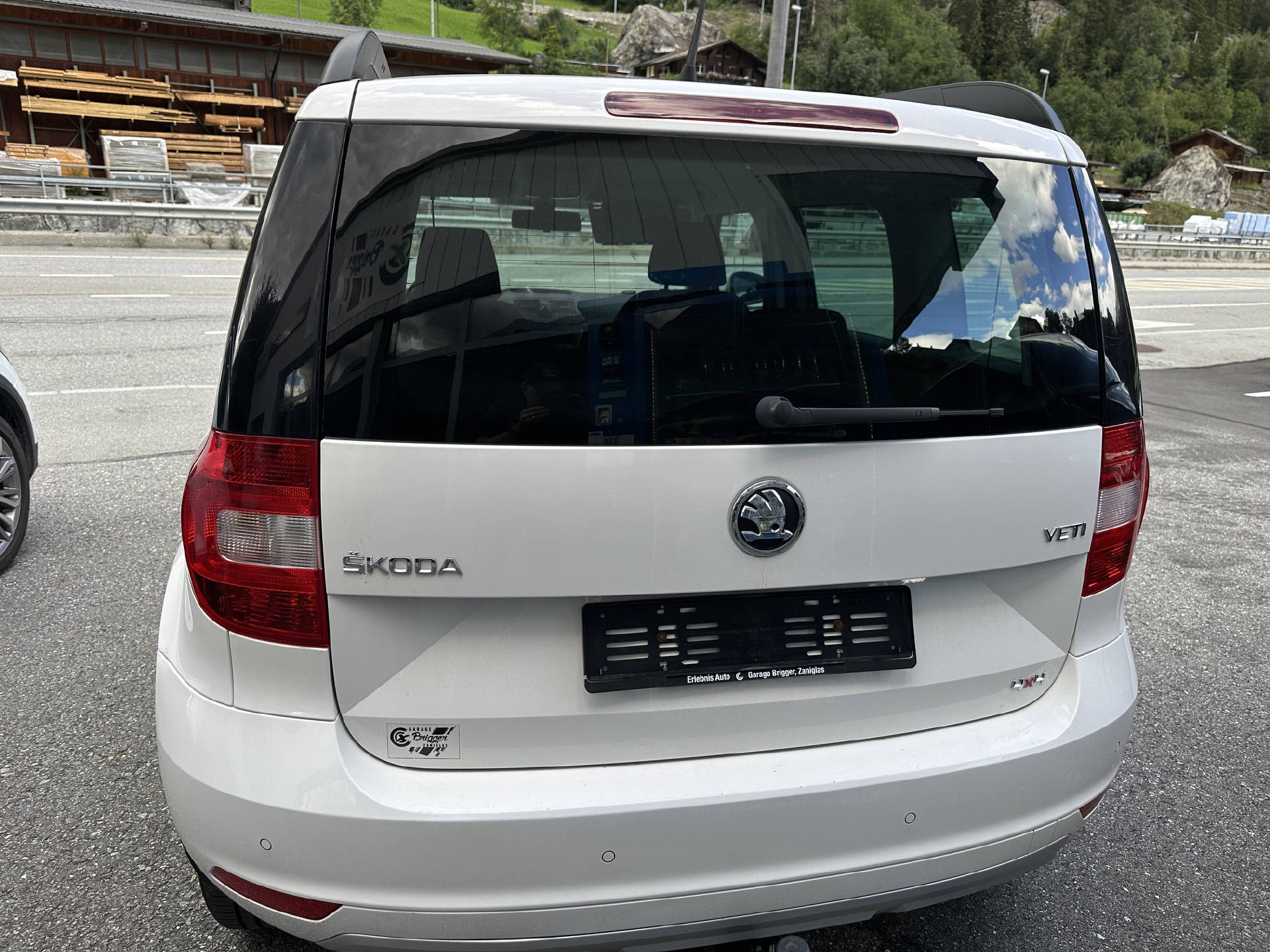 SKODA Yeti 2.0 TDI 110 Active 4x4-image-4