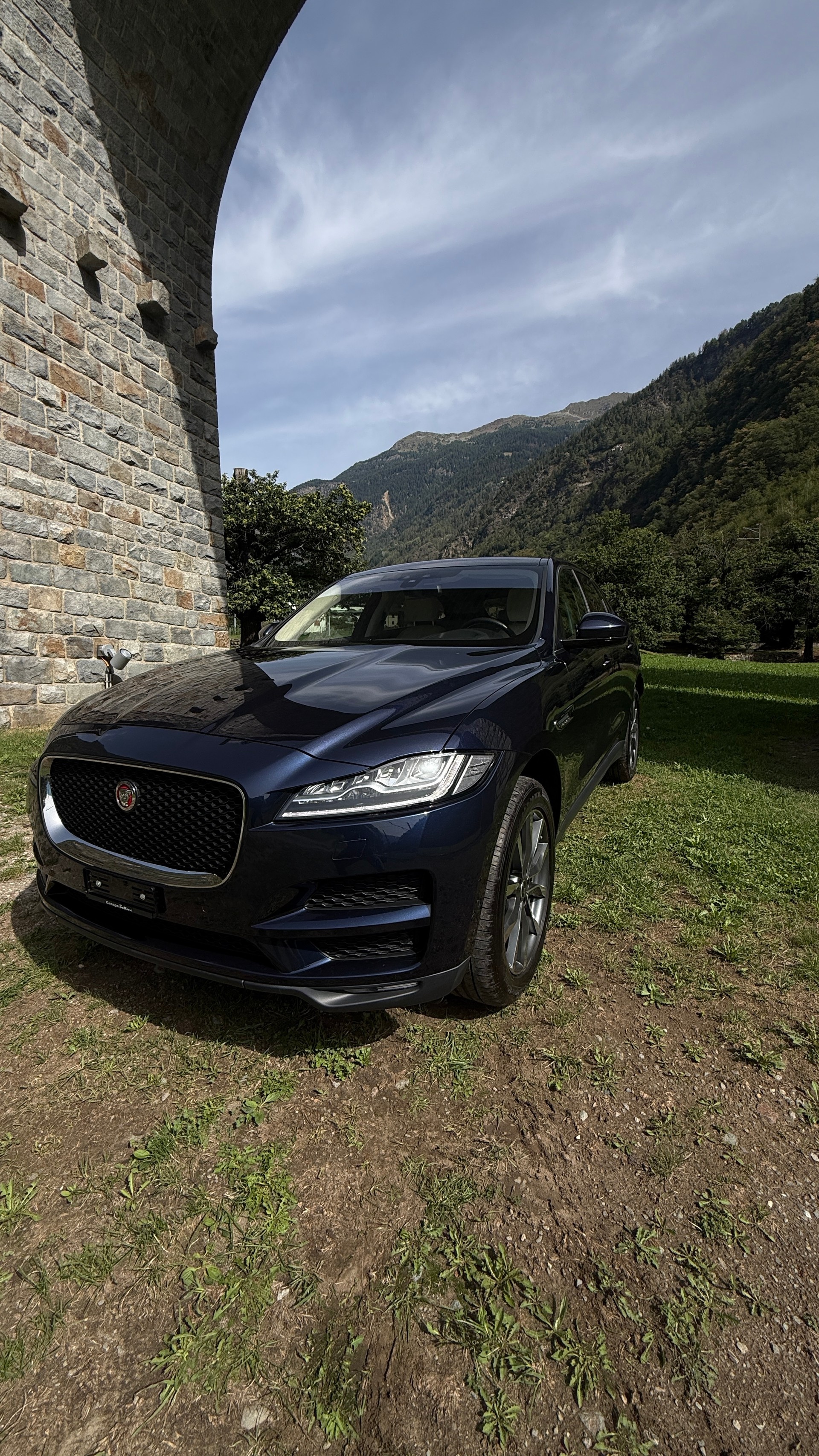 JAGUAR F-Pace 3.0 V6 Prestige AWD Automatik-image-0