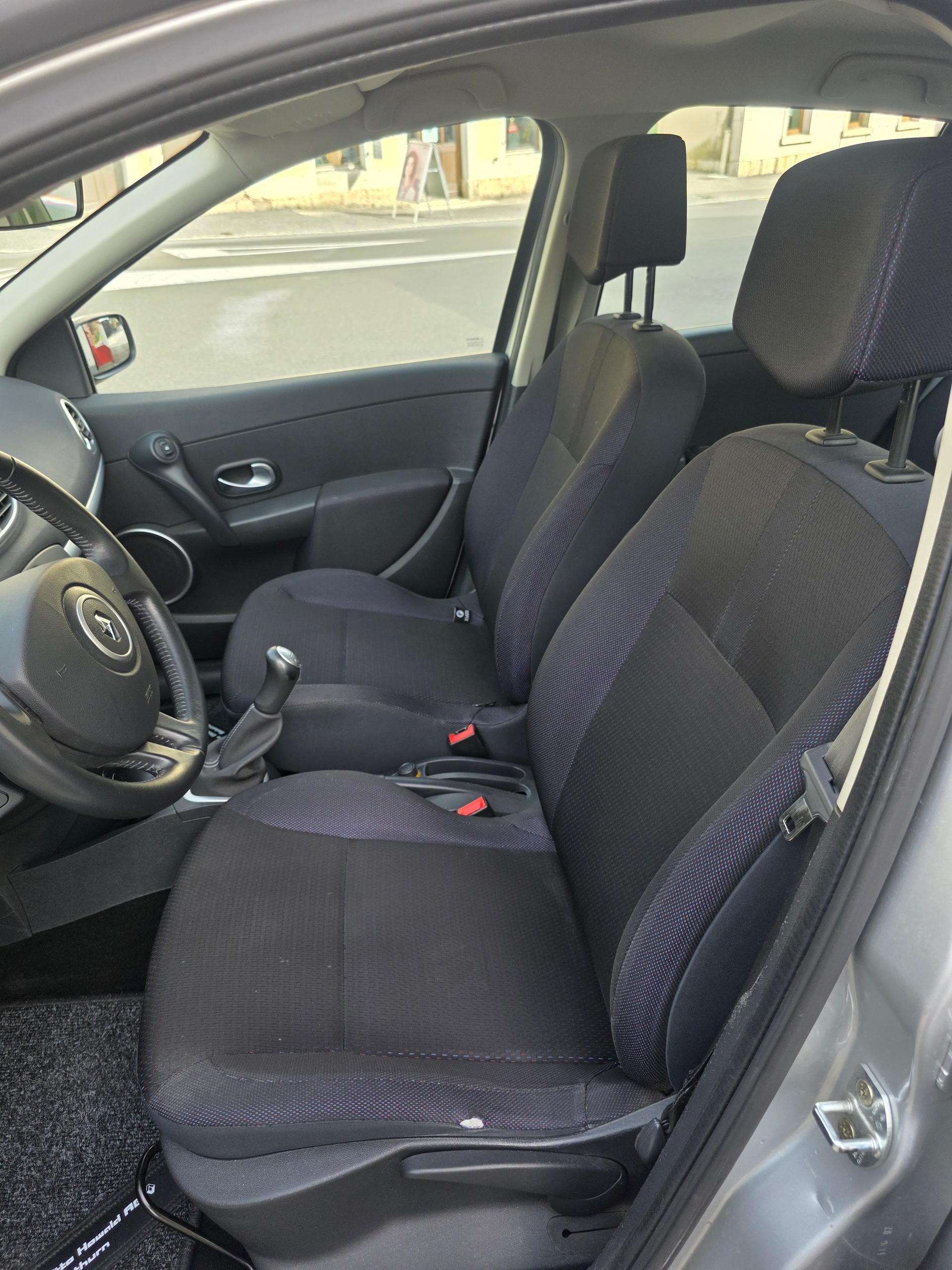 RENAULT Clio 1.4 16V Dynamique-image-7
