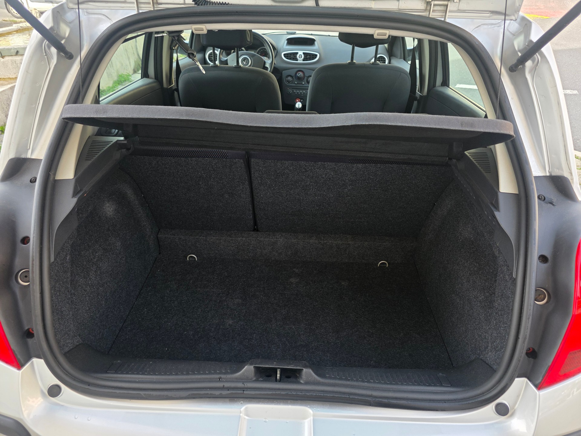 RENAULT Clio 1.4 16V Dynamique-image-9