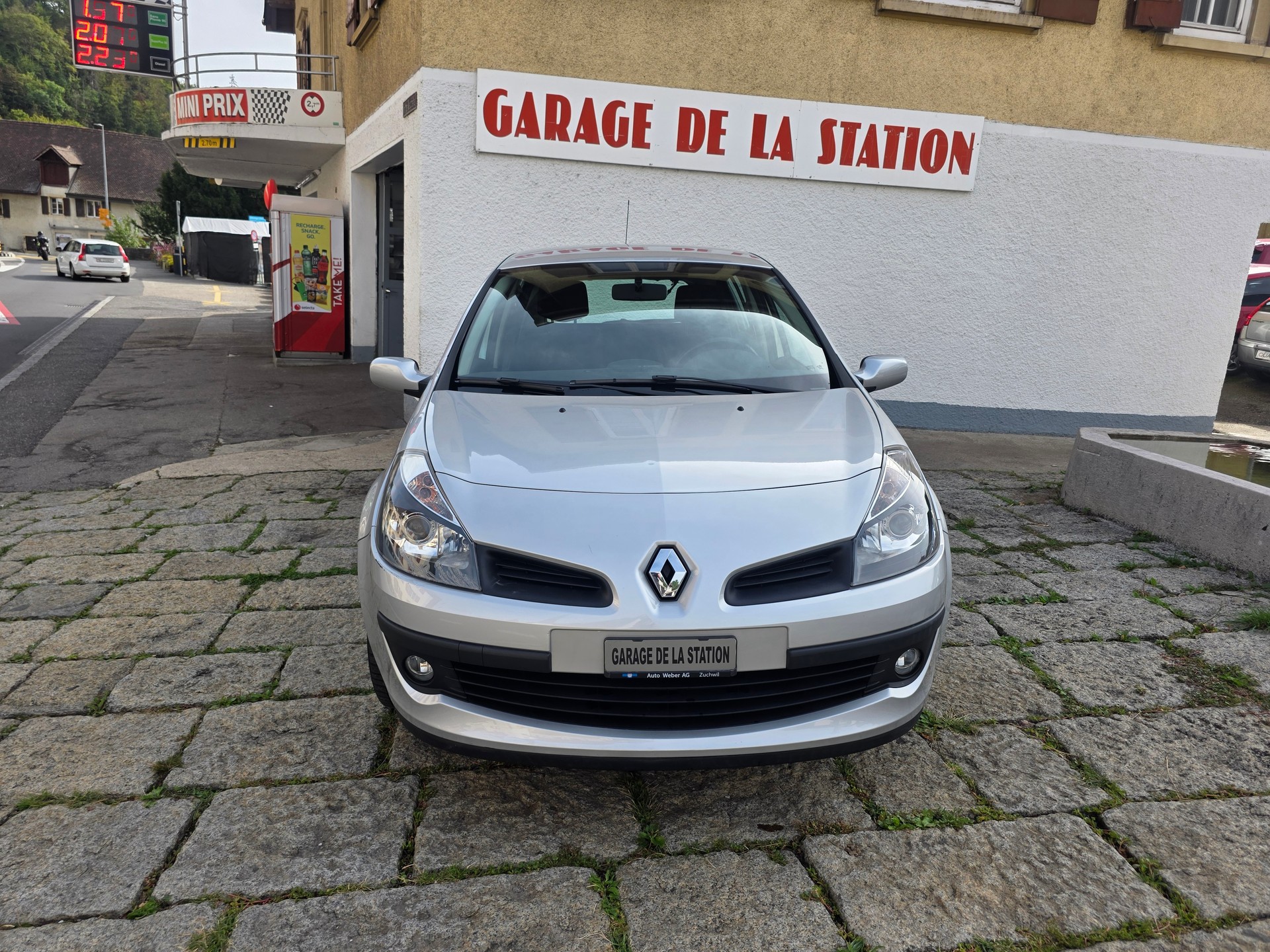 RENAULT Clio 1.4 16V Dynamique-image-1