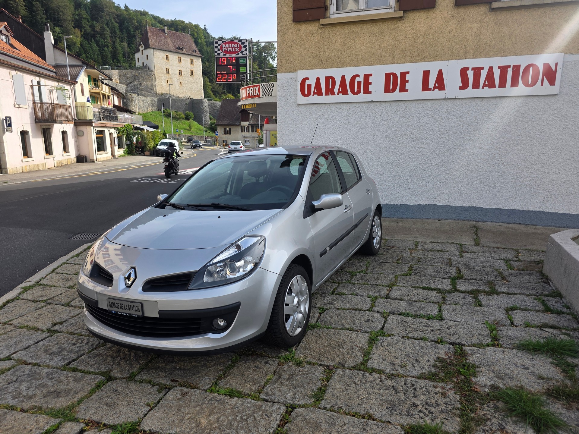 RENAULT Clio 1.4 16V Dynamique-image-0