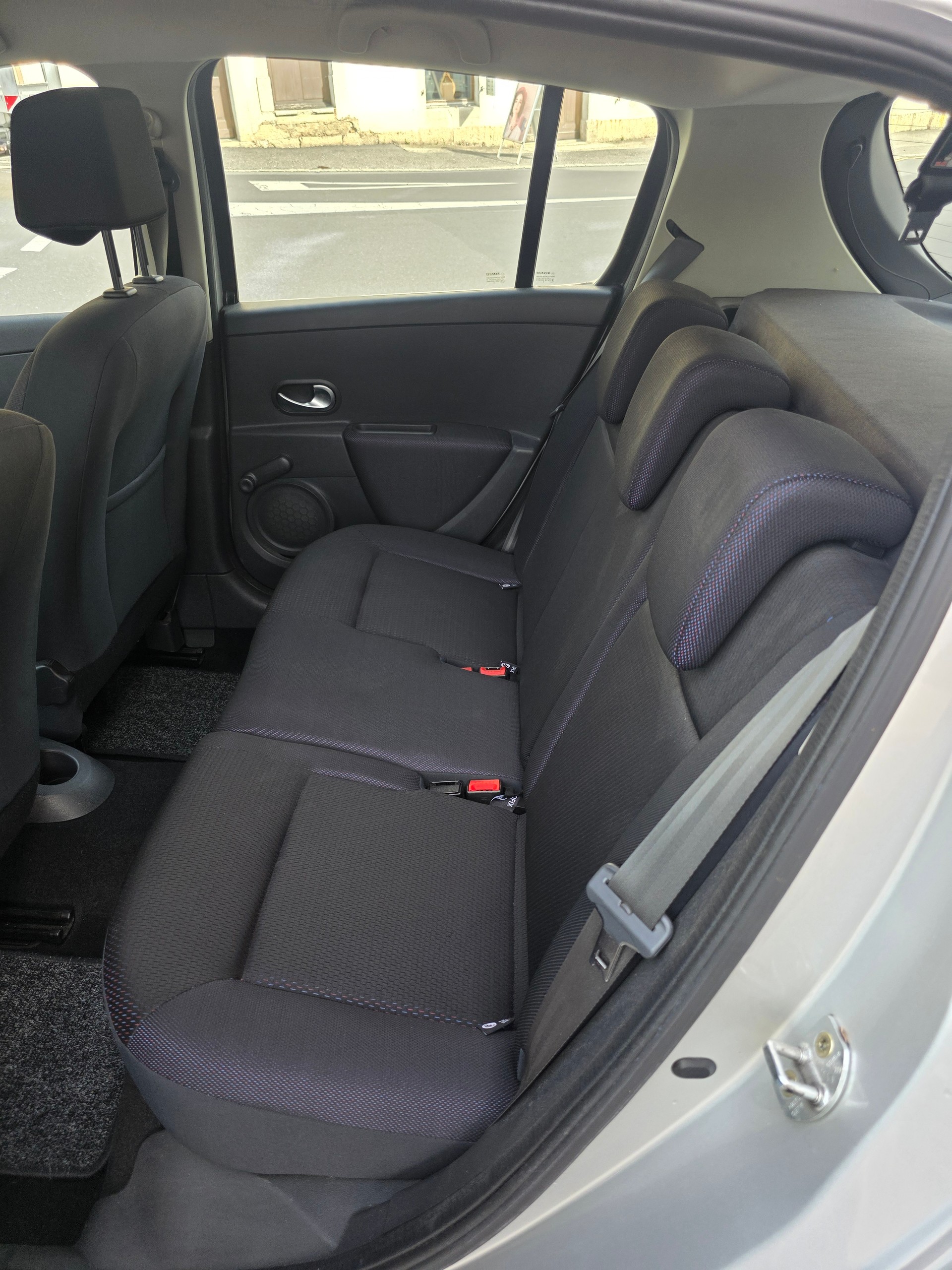 RENAULT Clio 1.4 16V Dynamique-image-8