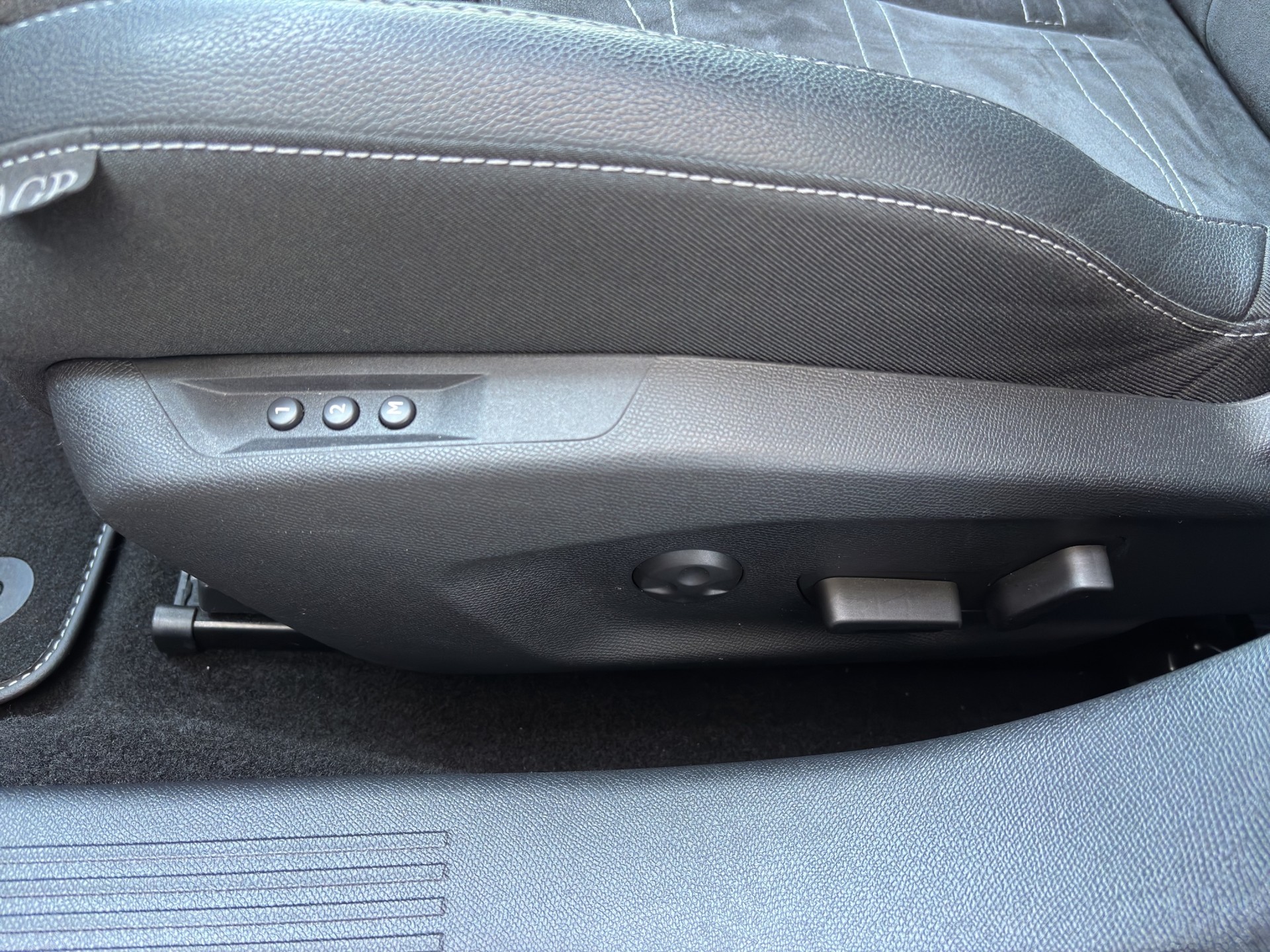 OPEL Astra 1.6 PHEV Turbo Swiss Plus A-image-11