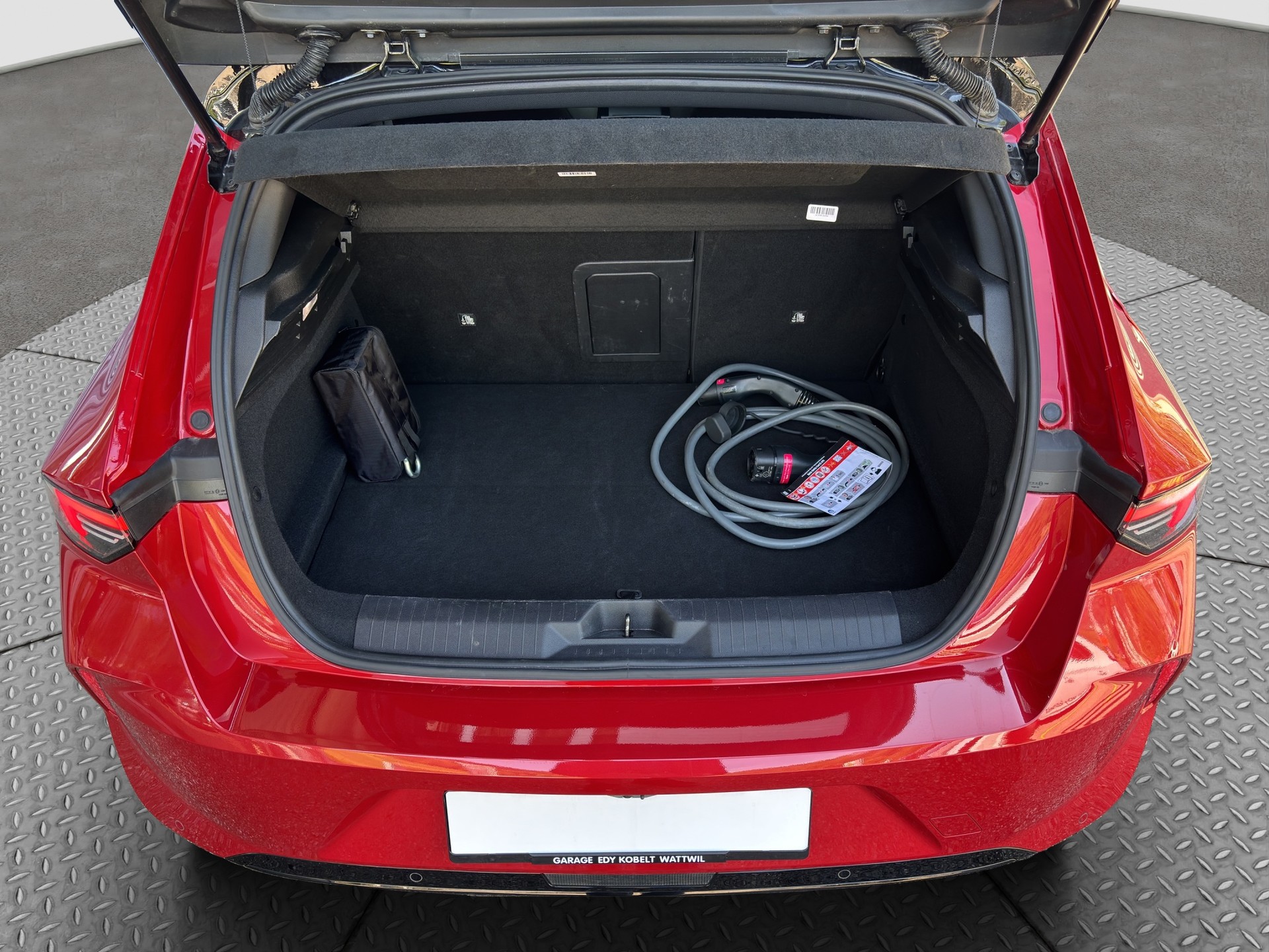 OPEL Astra 1.6 PHEV Turbo Swiss Plus A-image-16