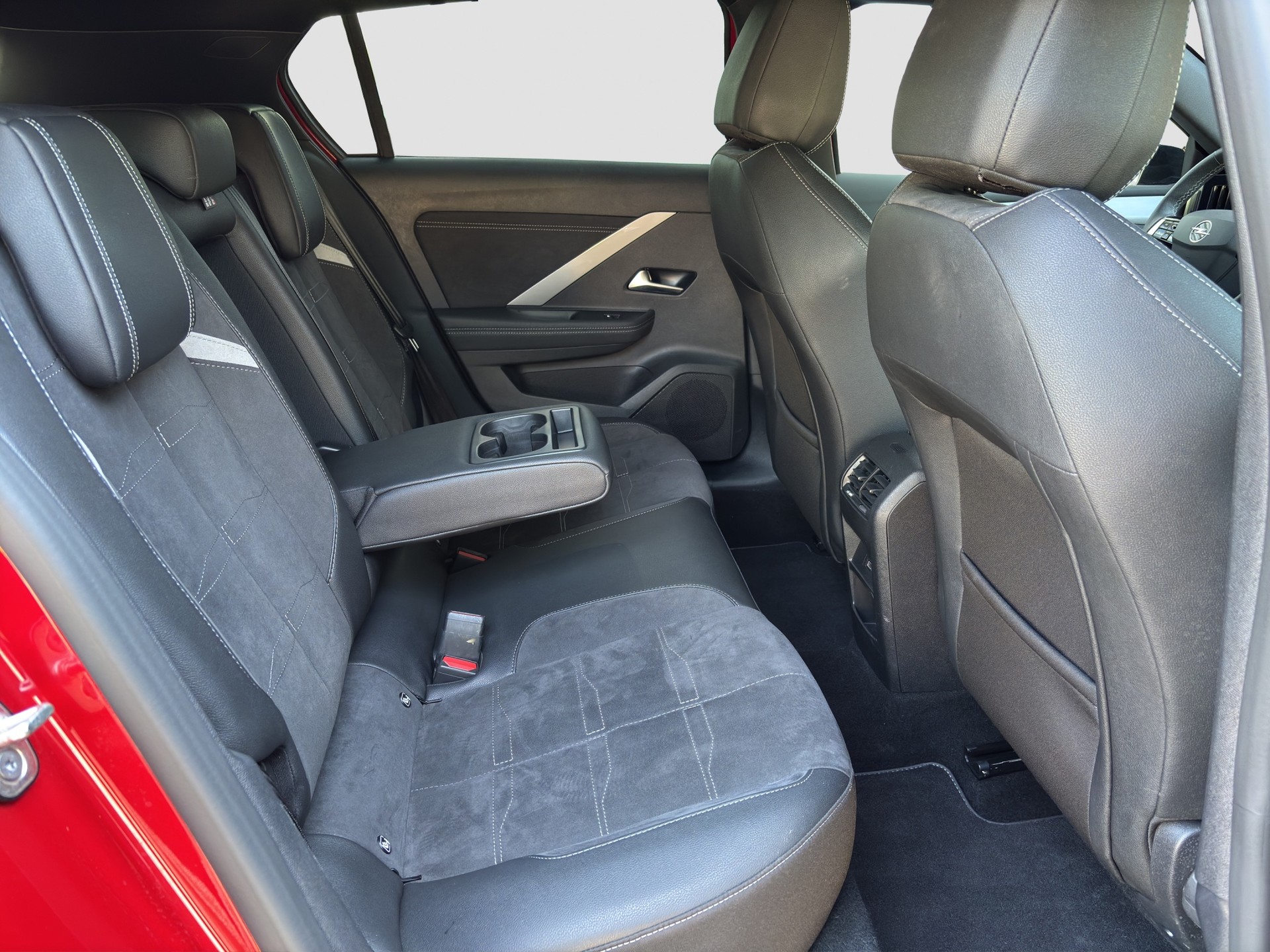 OPEL Astra 1.6 PHEV Turbo Swiss Plus A-image-14