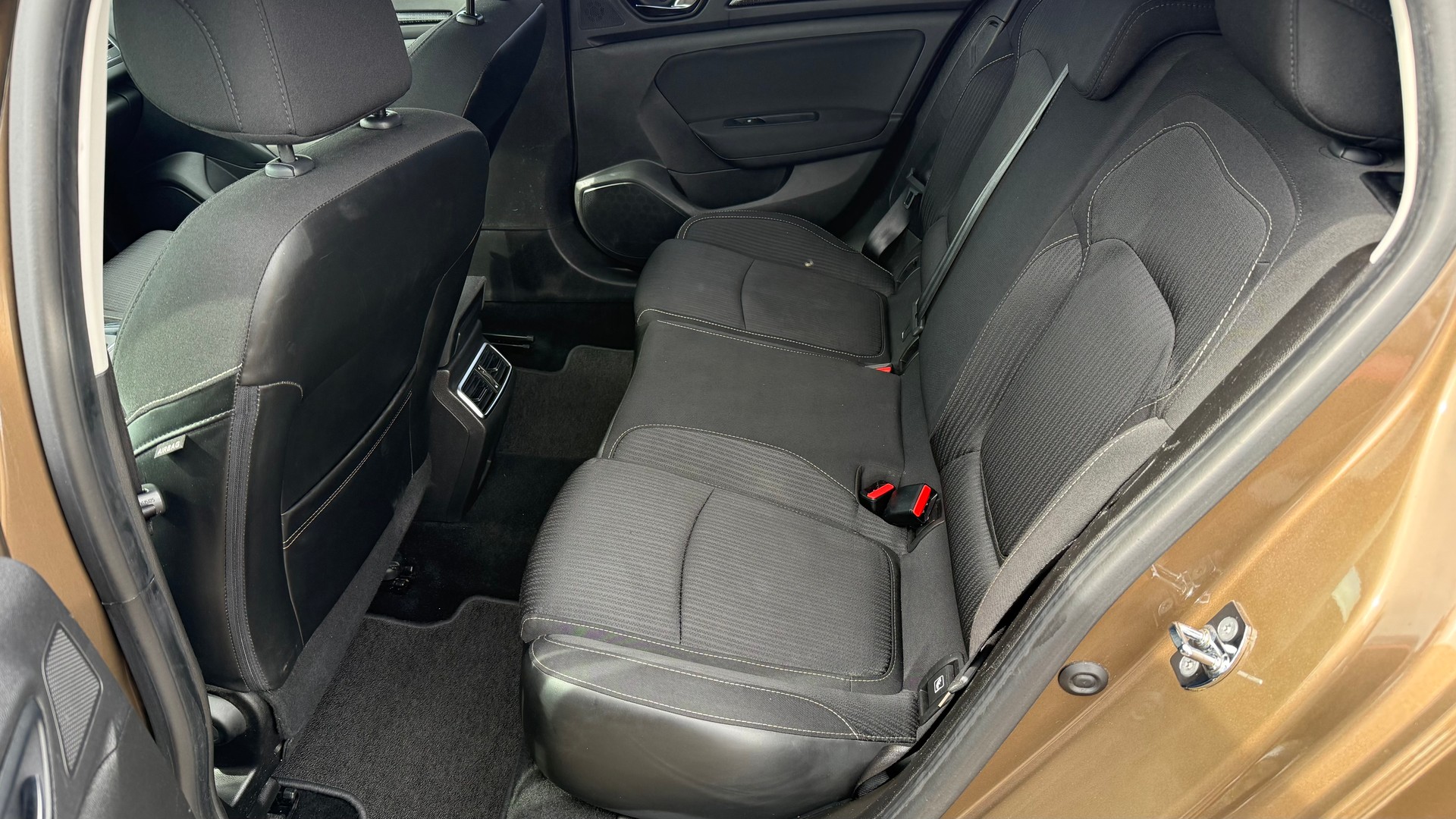 RENAULT Mégane Grandtour 1.2 16V Turbo Zen EDC-image-7