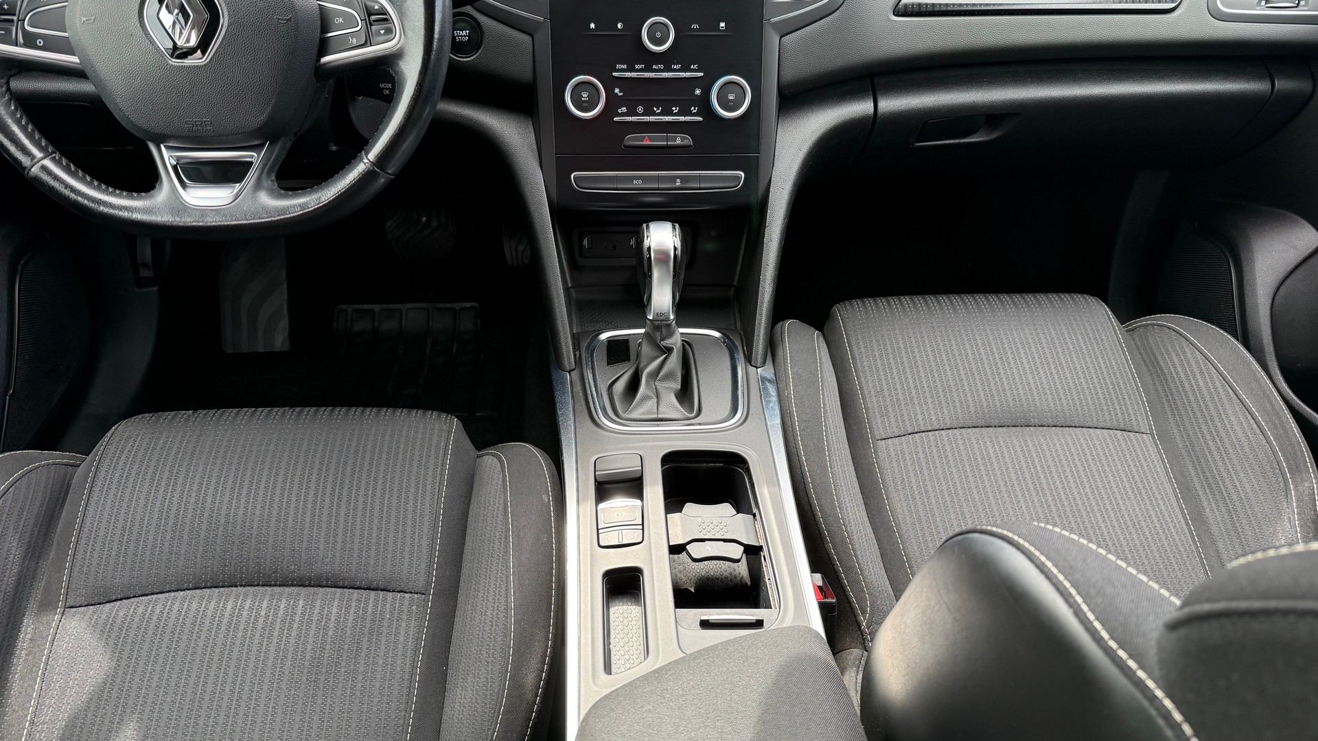 RENAULT Mégane Grandtour 1.2 16V Turbo Zen EDC-image-3
