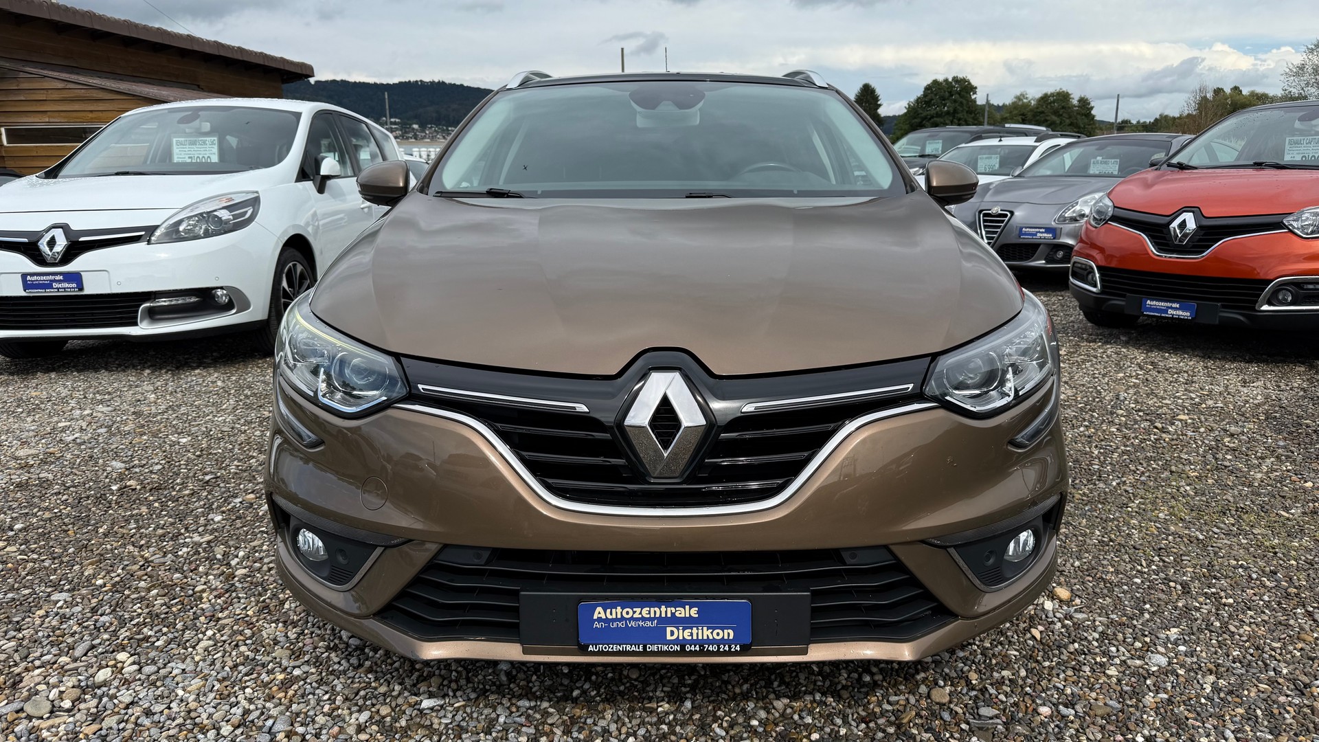 RENAULT Mégane Grandtour 1.2 16V Turbo Zen EDC-image-12