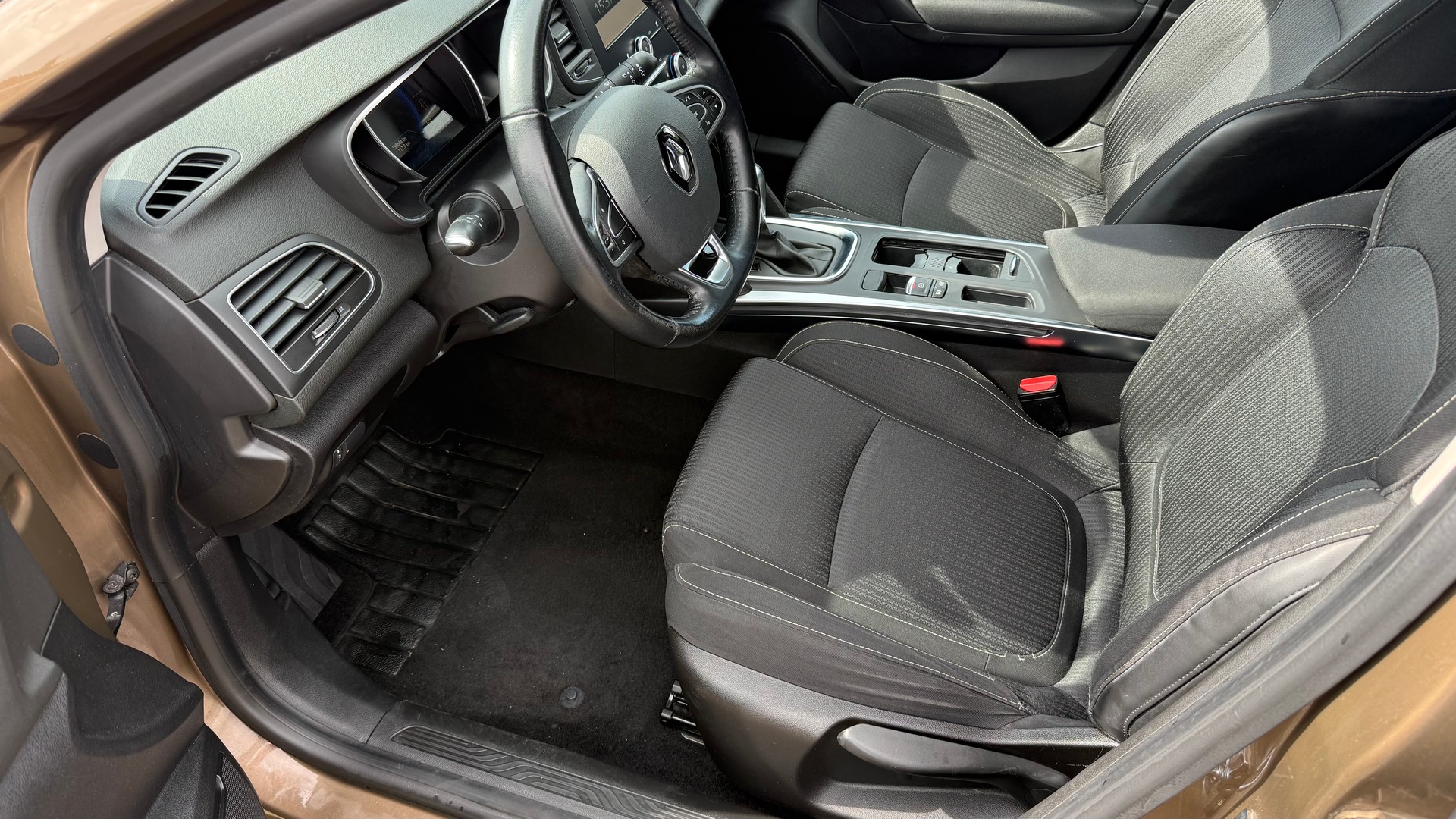RENAULT Mégane Grandtour 1.2 16V Turbo Zen EDC-image-1