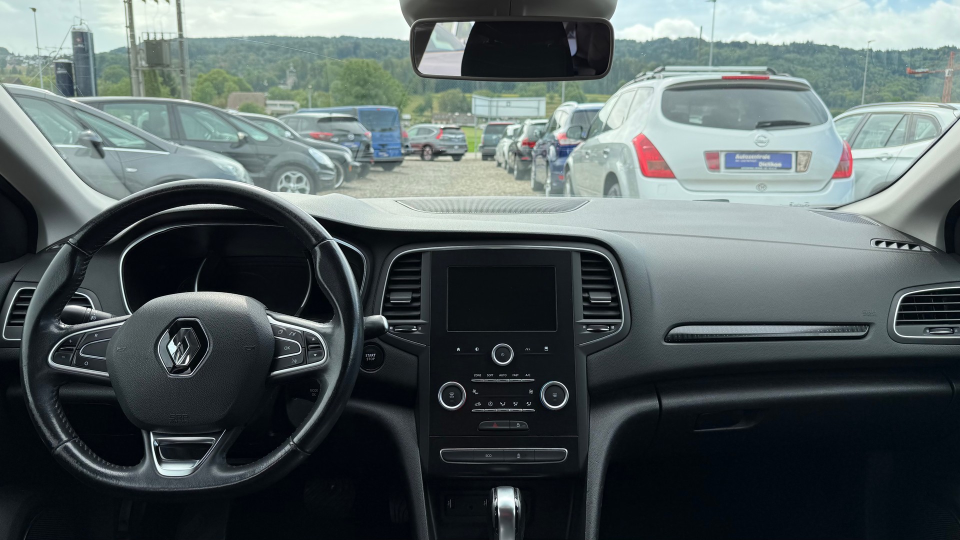 RENAULT Mégane Grandtour 1.2 16V Turbo Zen EDC-image-2