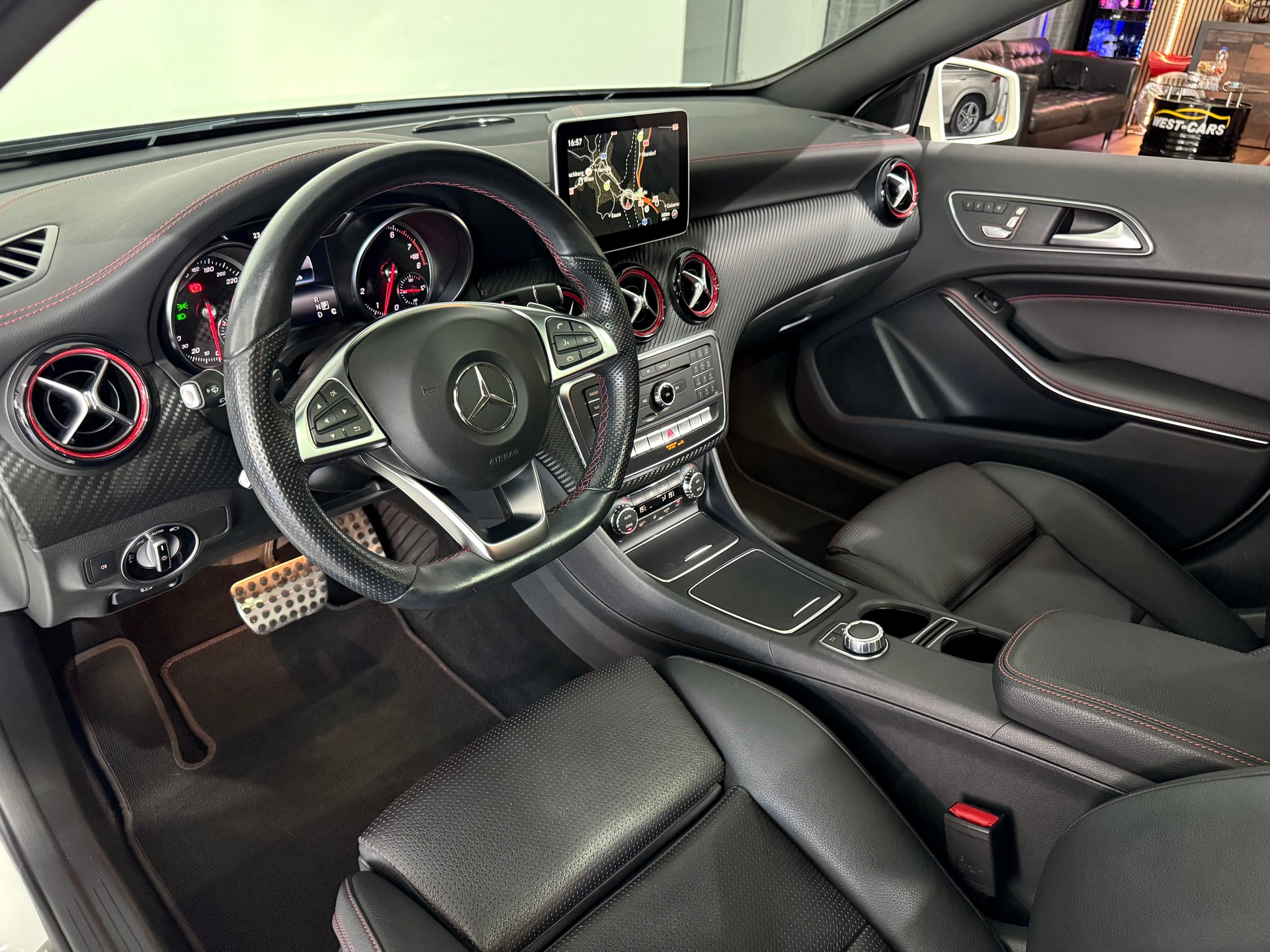 MERCEDES-BENZ A 250 Sport 4Matic 7G-DCT **Vollausstattung**-image-9