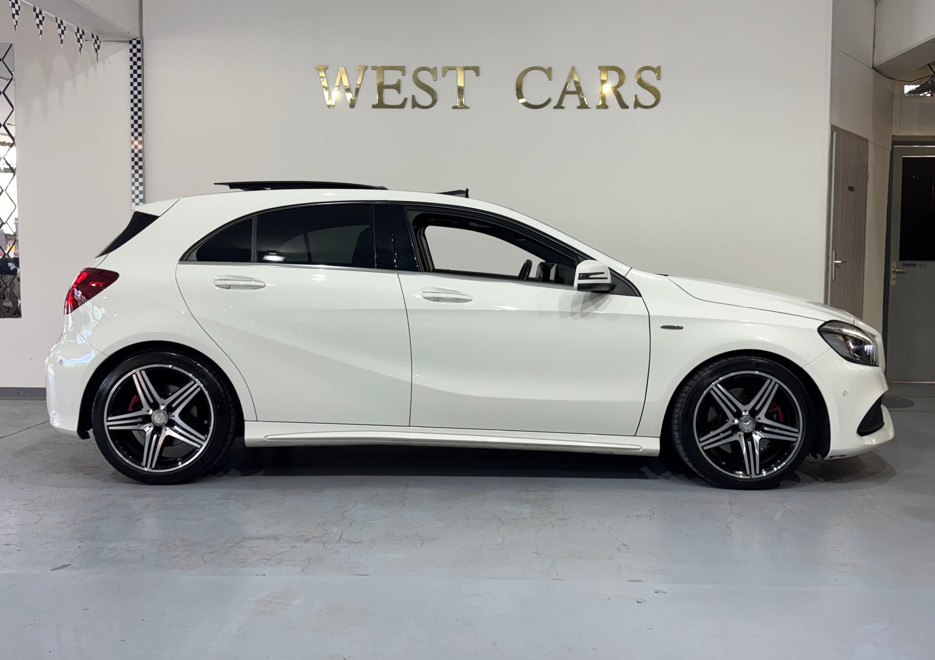 MERCEDES-BENZ A 250 Sport 4Matic 7G-DCT **Vollausstattung**-image-2