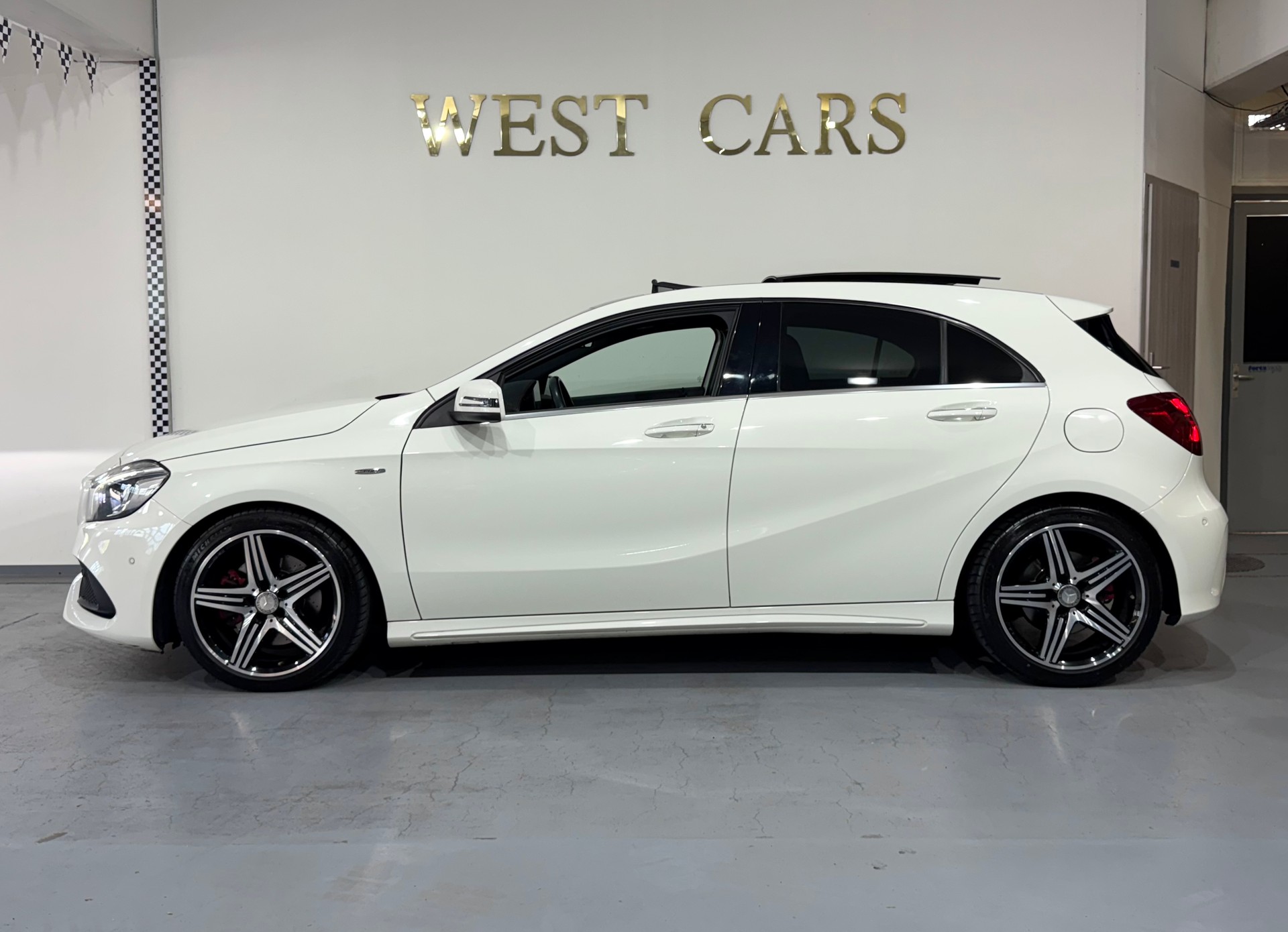 MERCEDES-BENZ A 250 Sport 4Matic 7G-DCT **Vollausstattung**-image-1