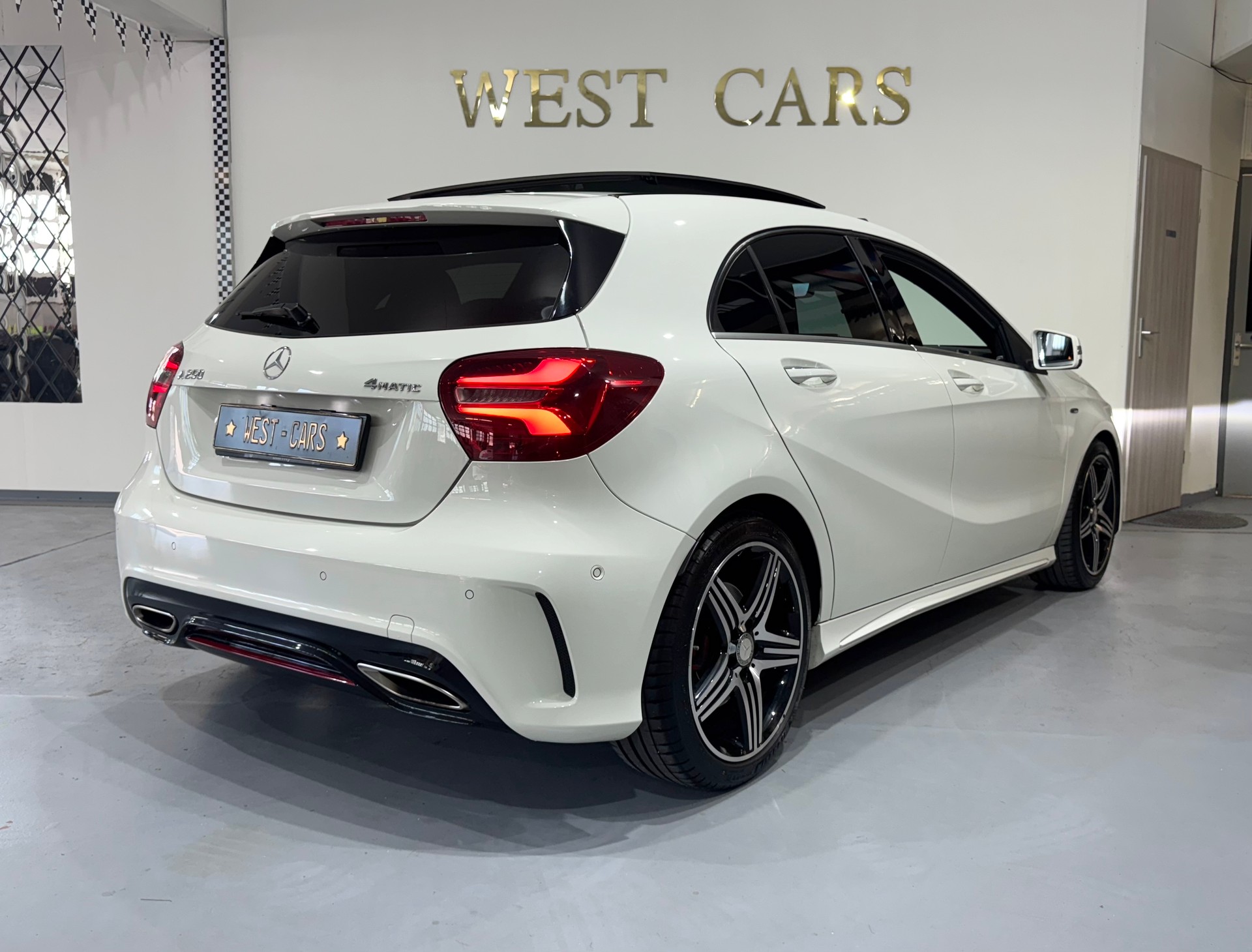 MERCEDES-BENZ A 250 Sport 4Matic 7G-DCT **Vollausstattung**-image-3