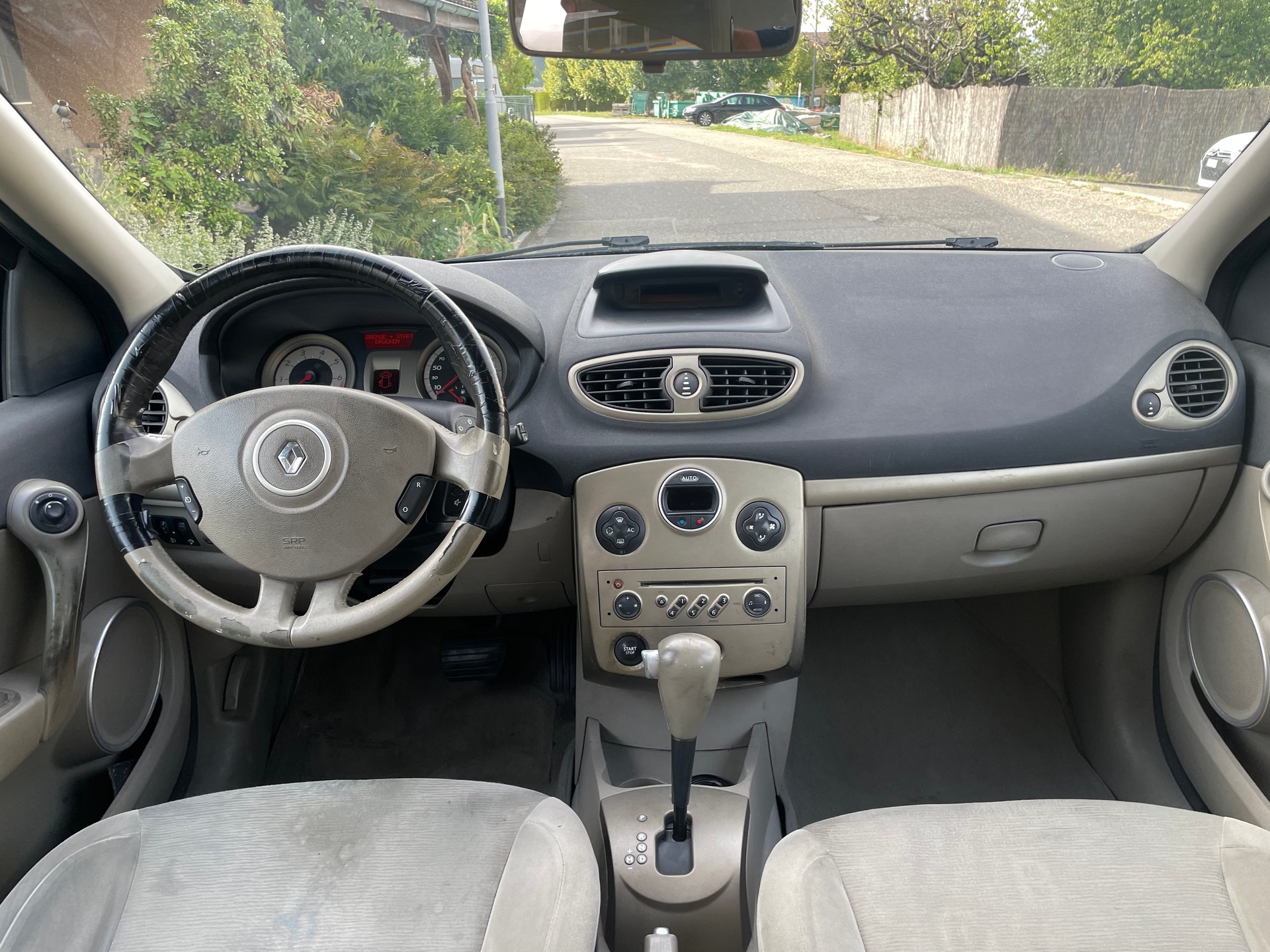 RENAULT Clio 1.6 16V Dynamique-image-8