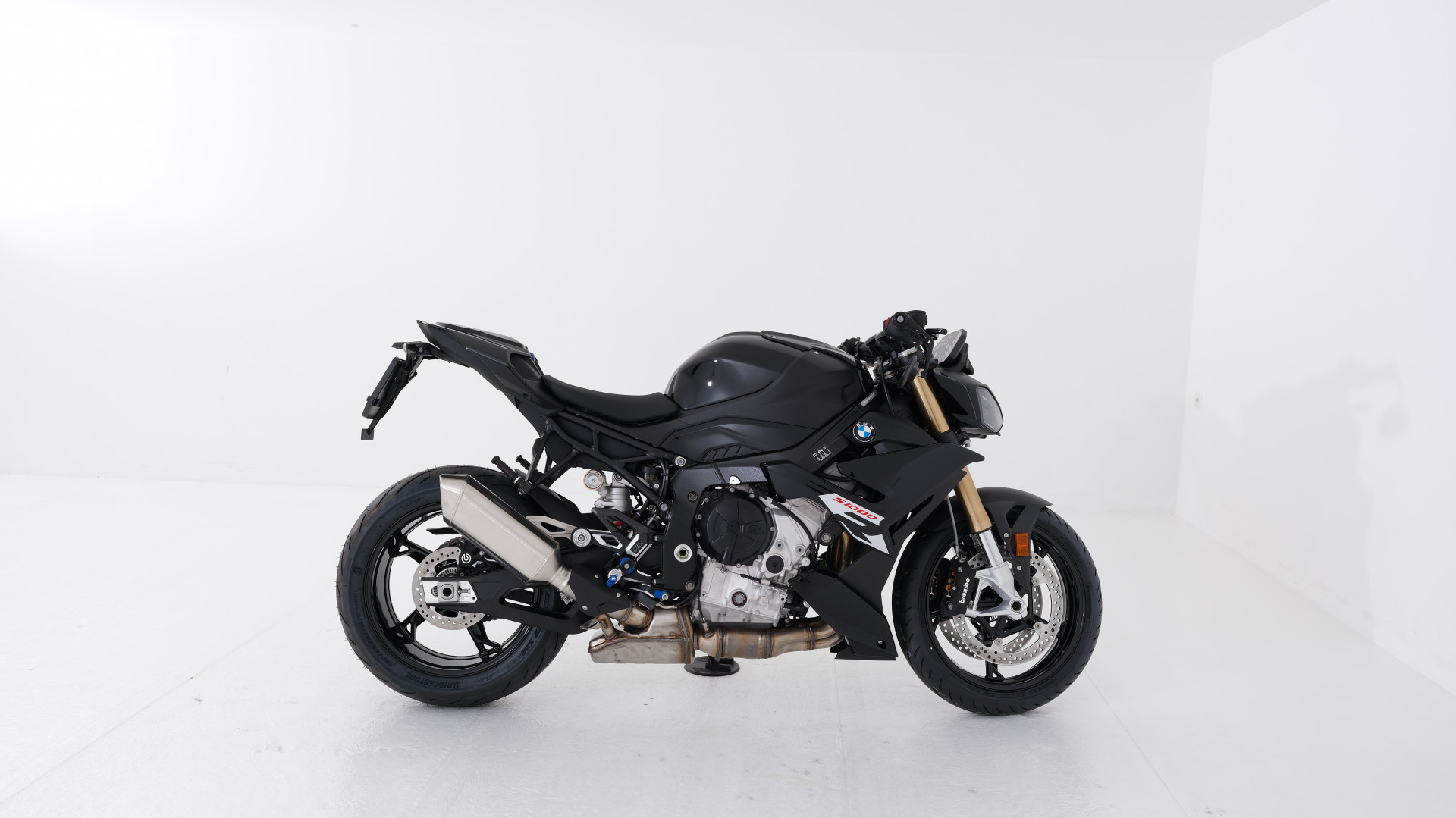 BMW S 1000 R-showroom-element-1