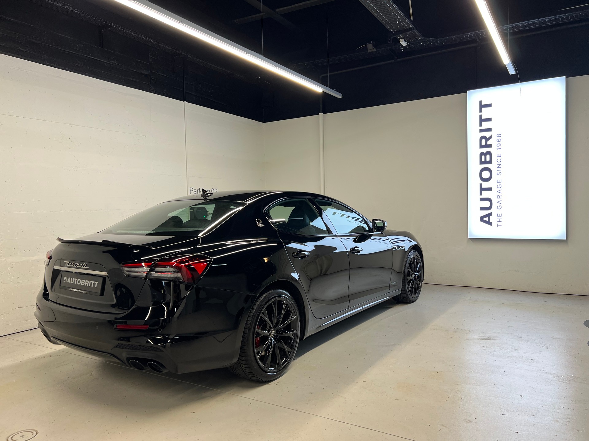 MASERATI Ghibli 3.0 V6 Modena-image-1