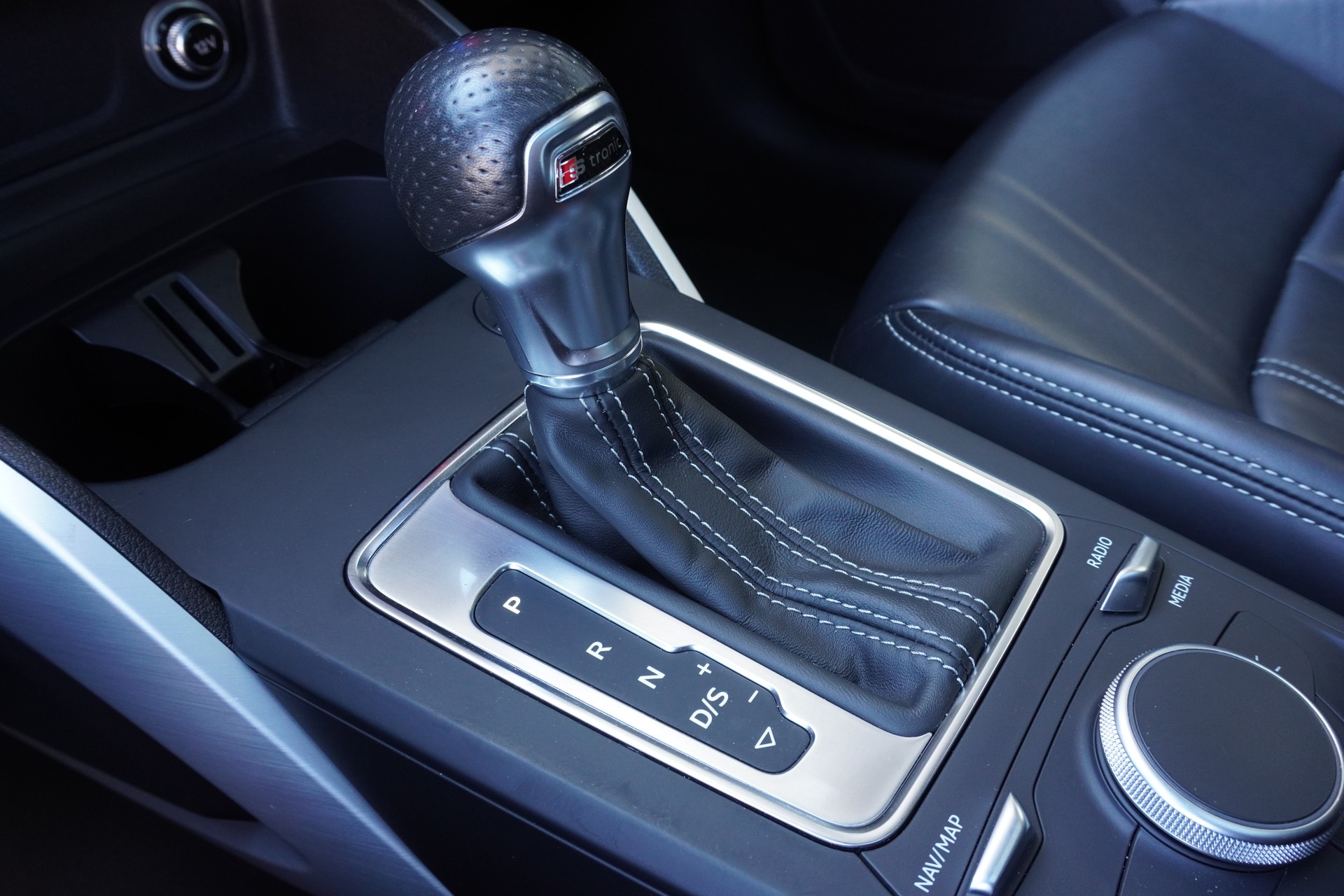 AUDI Q2 2.0 TFSI sport quattro S-tronic-image-12