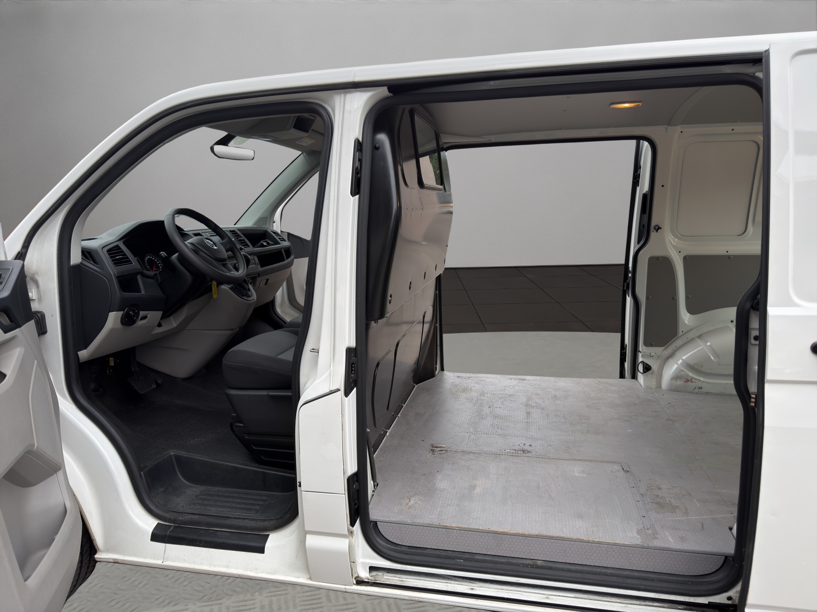 VW T6.1 2.0 TDI DSG-image-12