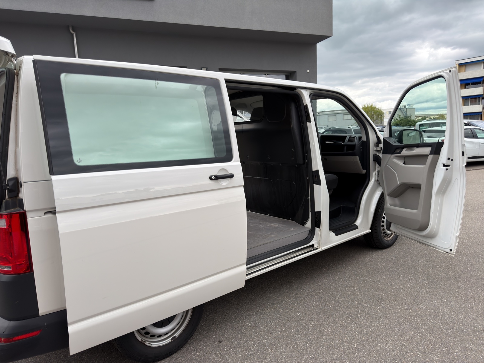 VW T6.1 2.0 TDI DSG-image-21