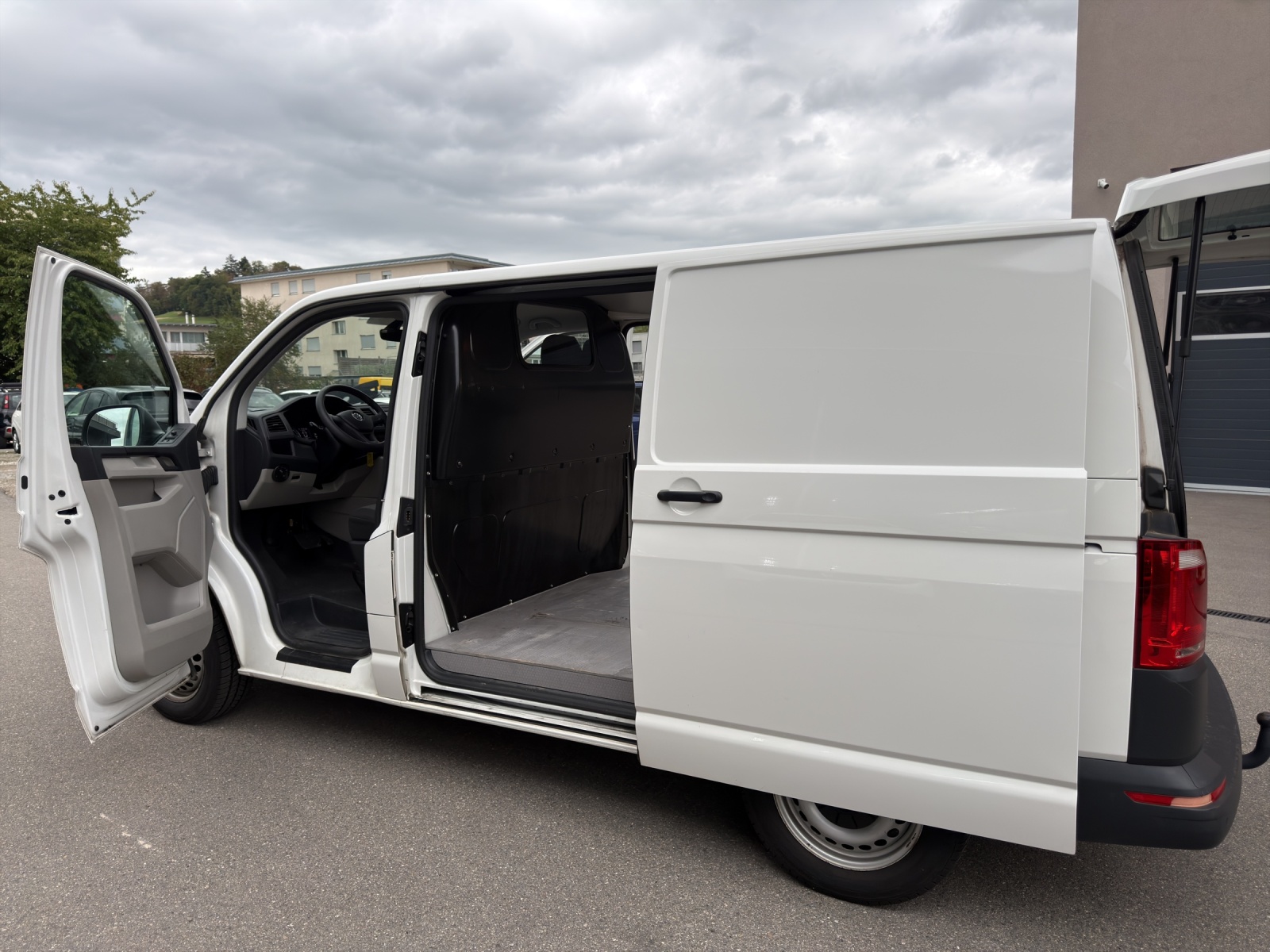 VW T6.1 2.0 TDI DSG-image-22