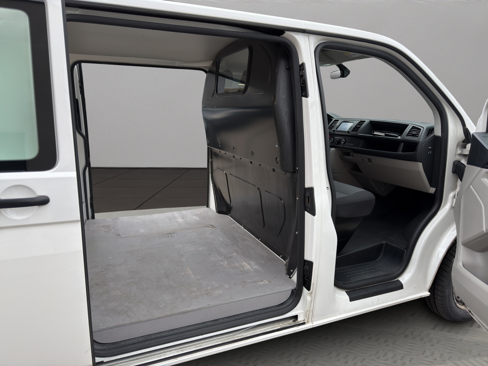 VW T6.1 2.0 TDI DSG-image-17