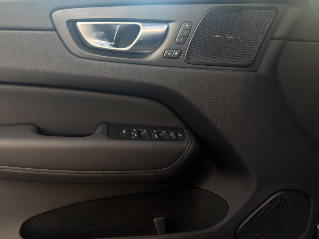 VOLVO XC60 2.0 T8 TE Plus Dark eAWD-image-5
