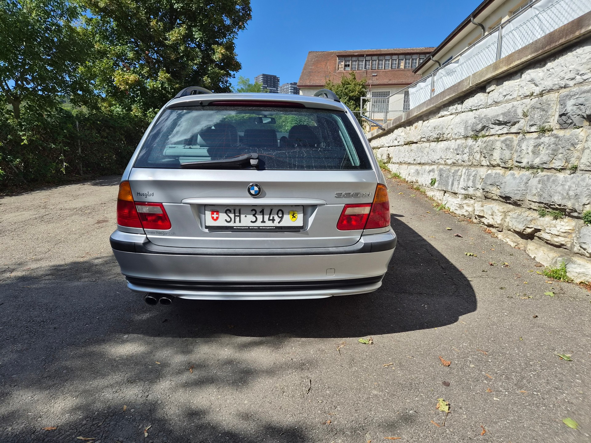 BMW 325xi-image-3